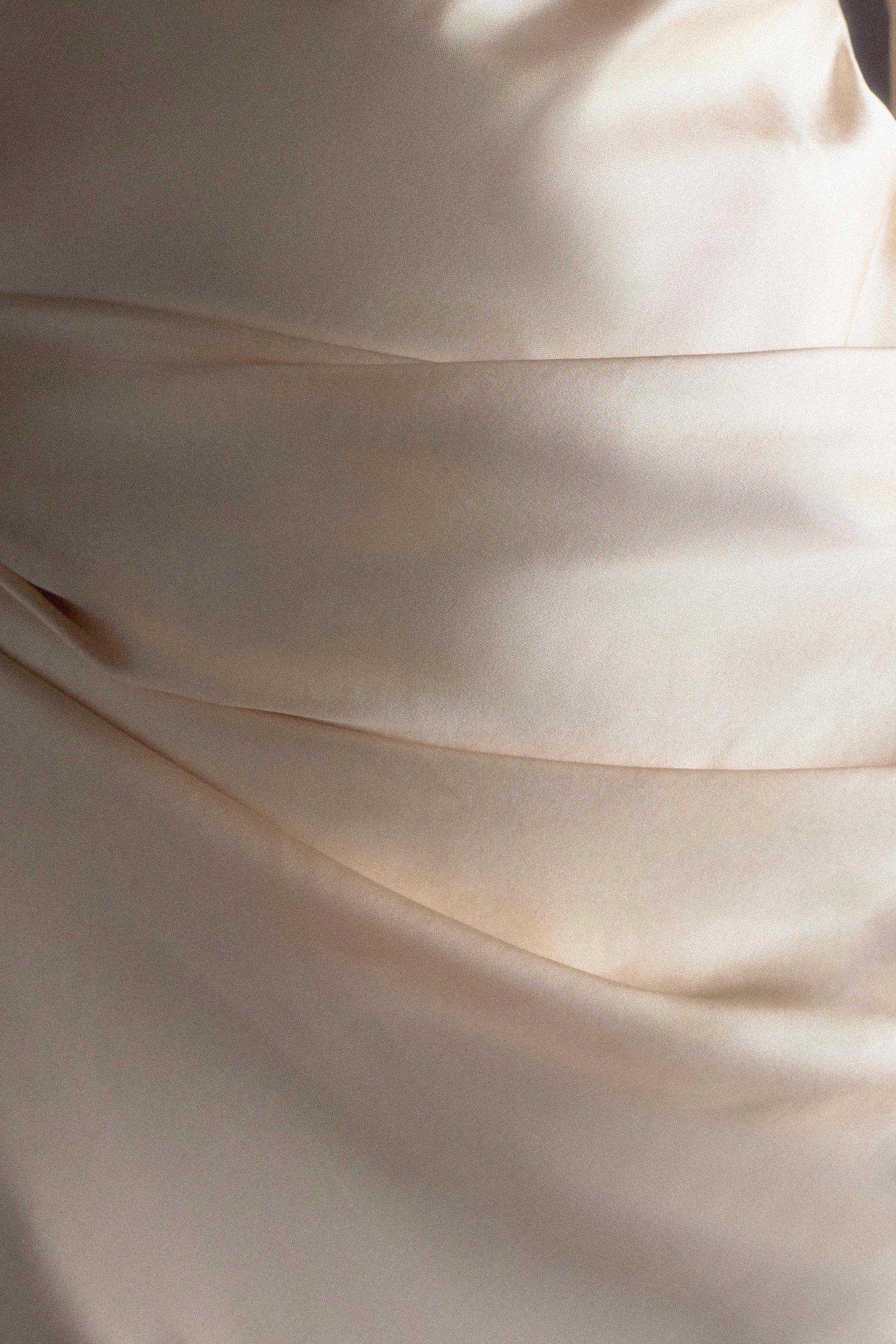 Iris Robe Maxi Satin à Manches Longues - Or Poudré