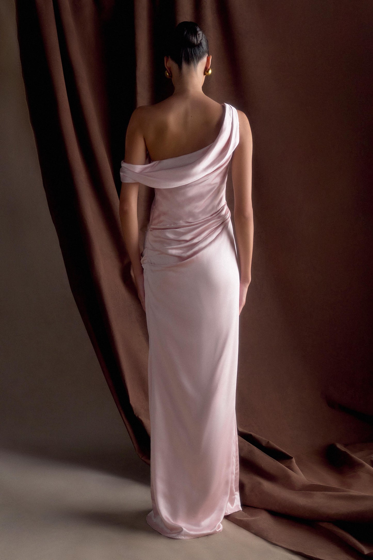 Robe Maxi en Satin Dalia à Manches Décolletées - Rose Poudré