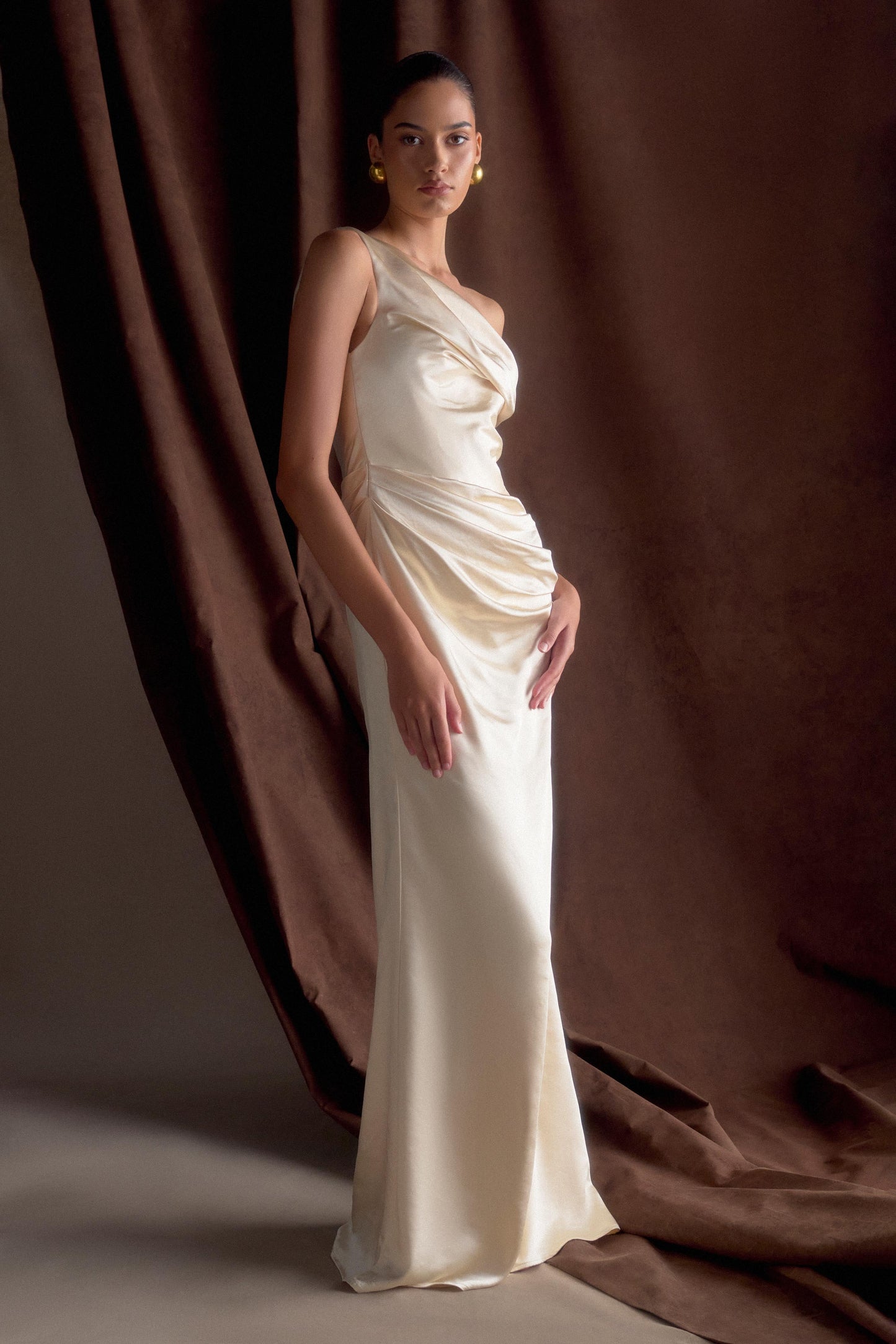 Robe longue satinée à épaules dénudées Dalia - Or rosé