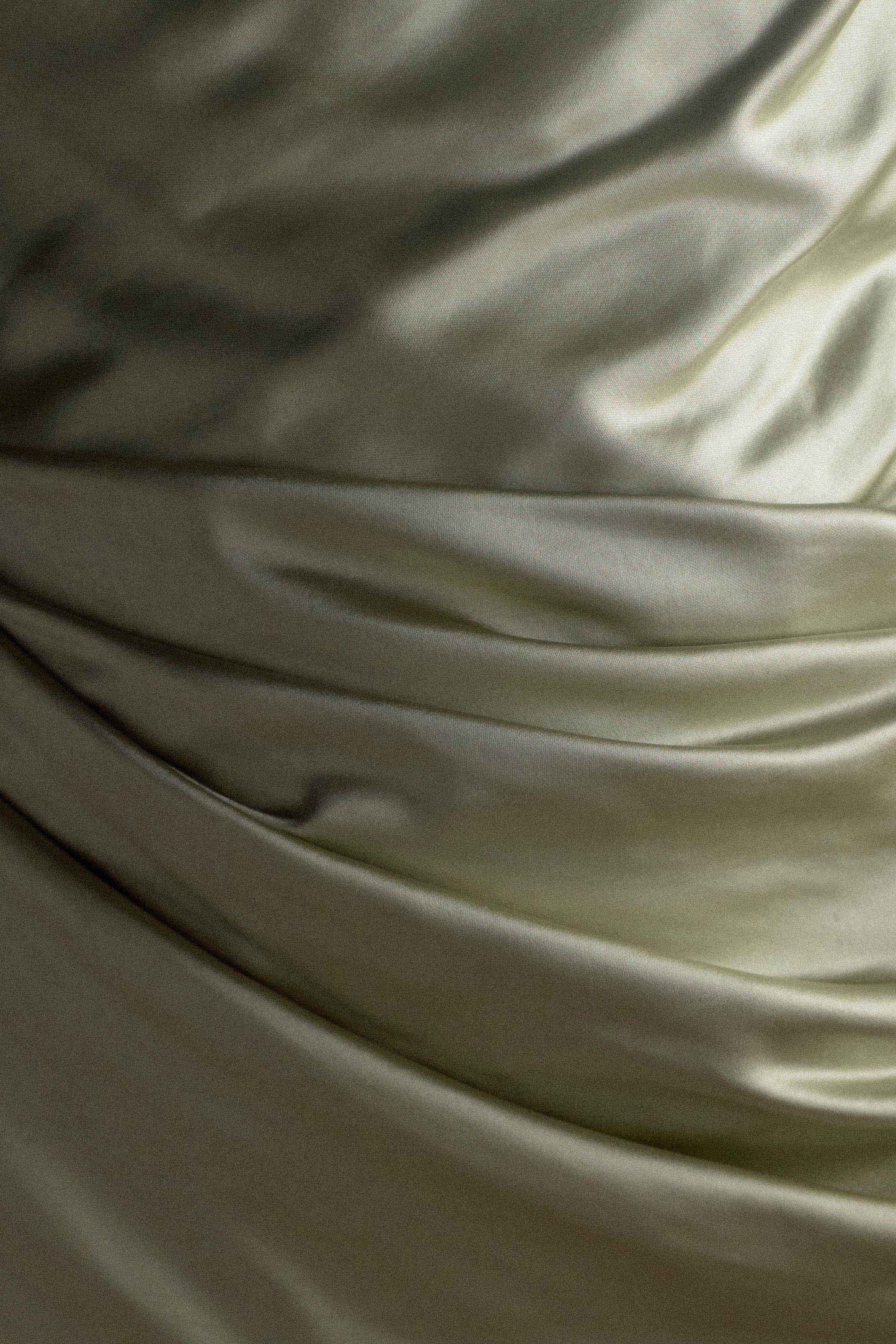 Robe maxi en satin Dalia à épaules dénudées - Senteur de sauge