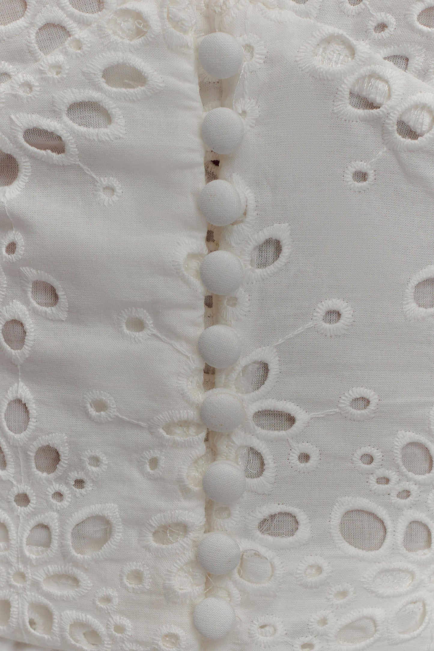 Top sans manches brodé Arla - Blanc