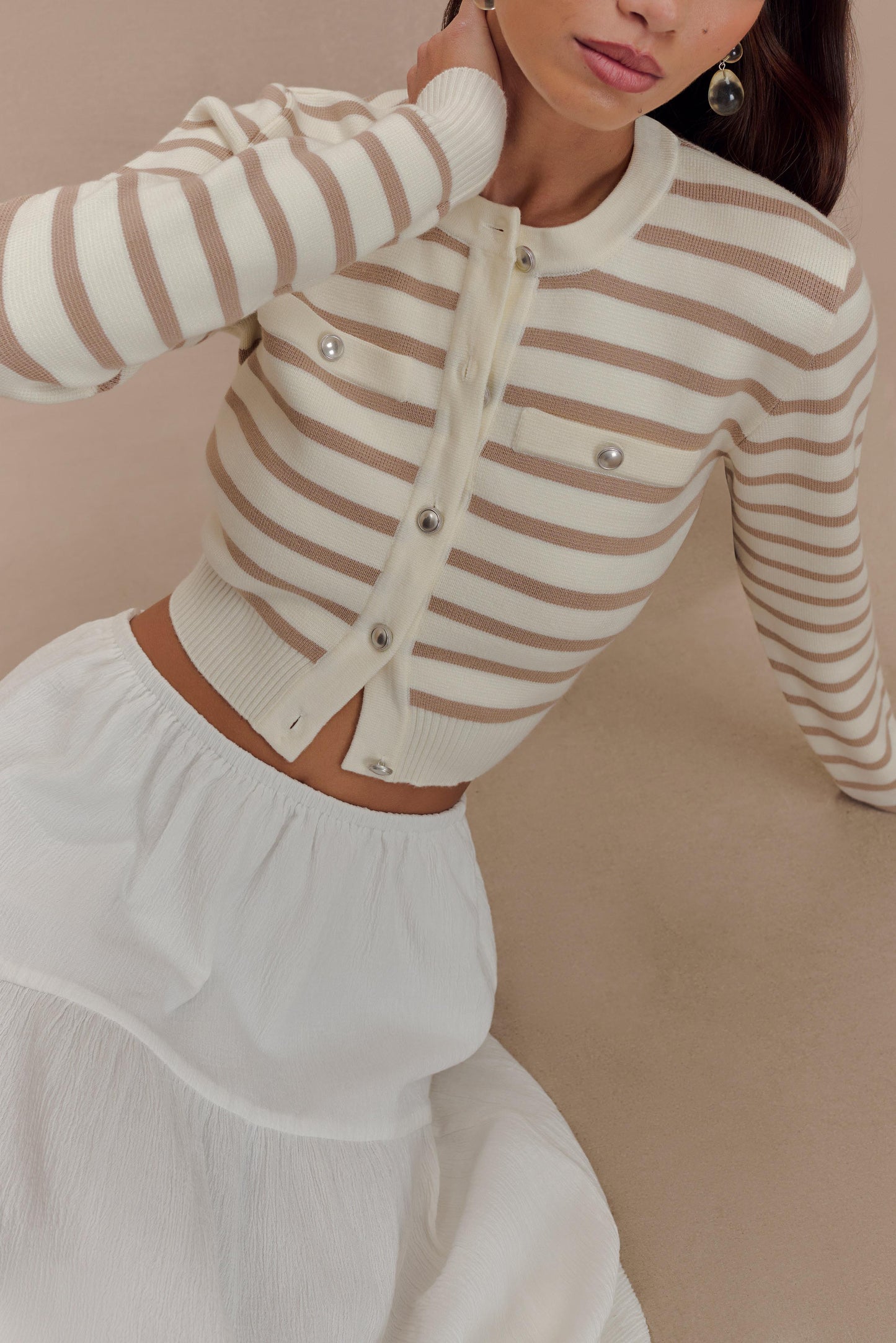 Cardigan en tricot rayé Tanner - Nude/Blanc