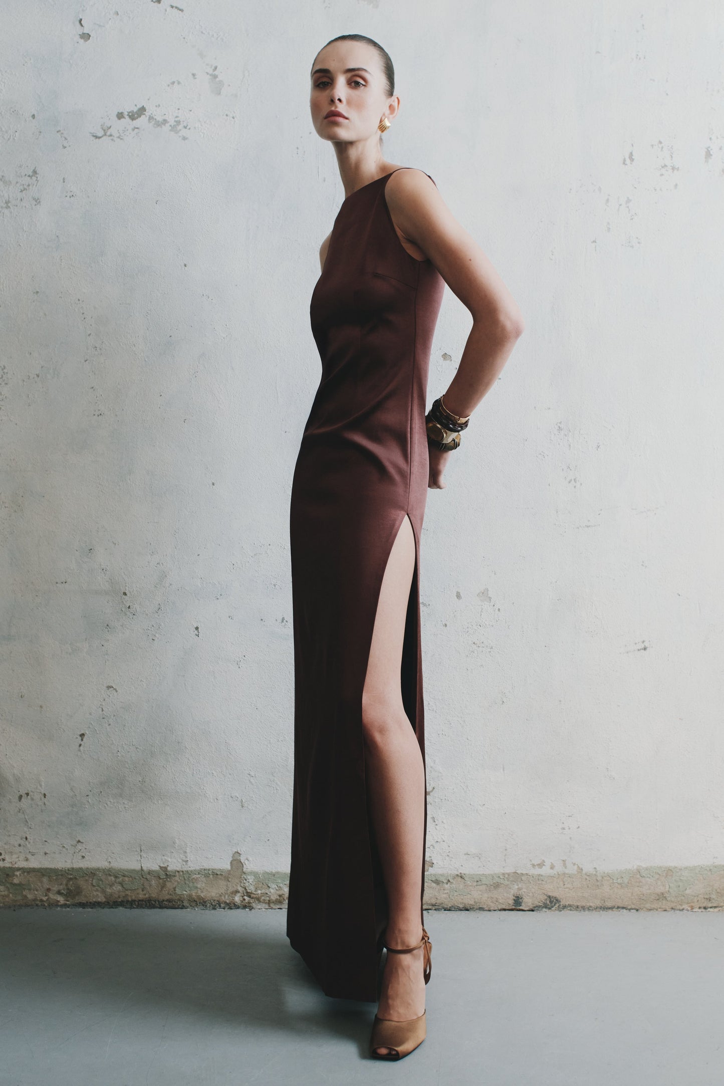Violet Robe Maxi en Satin Sans Manches - Chocolat Noir