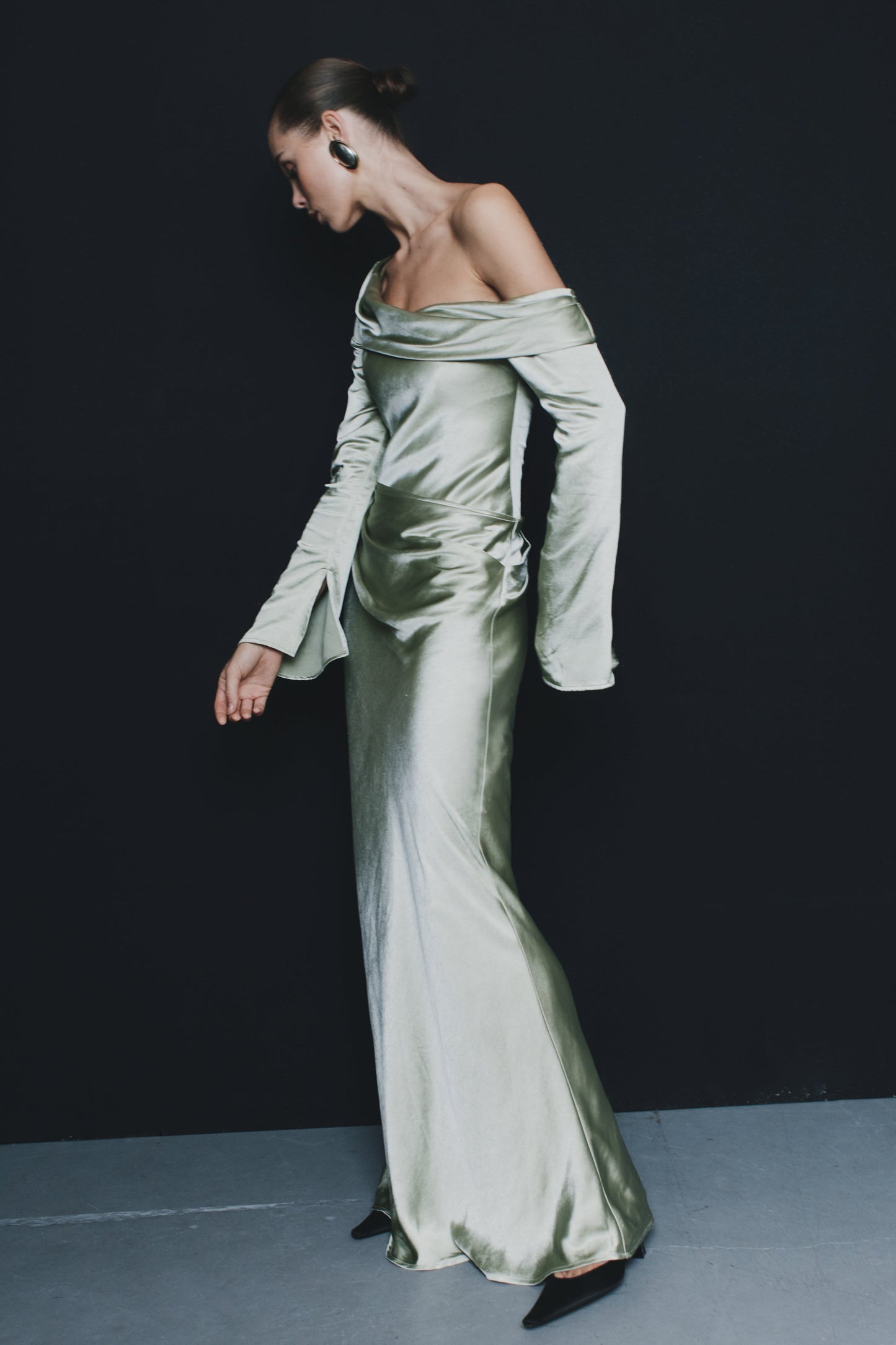 Iris Robe Maxi Satin à Manches Longues - Sauge