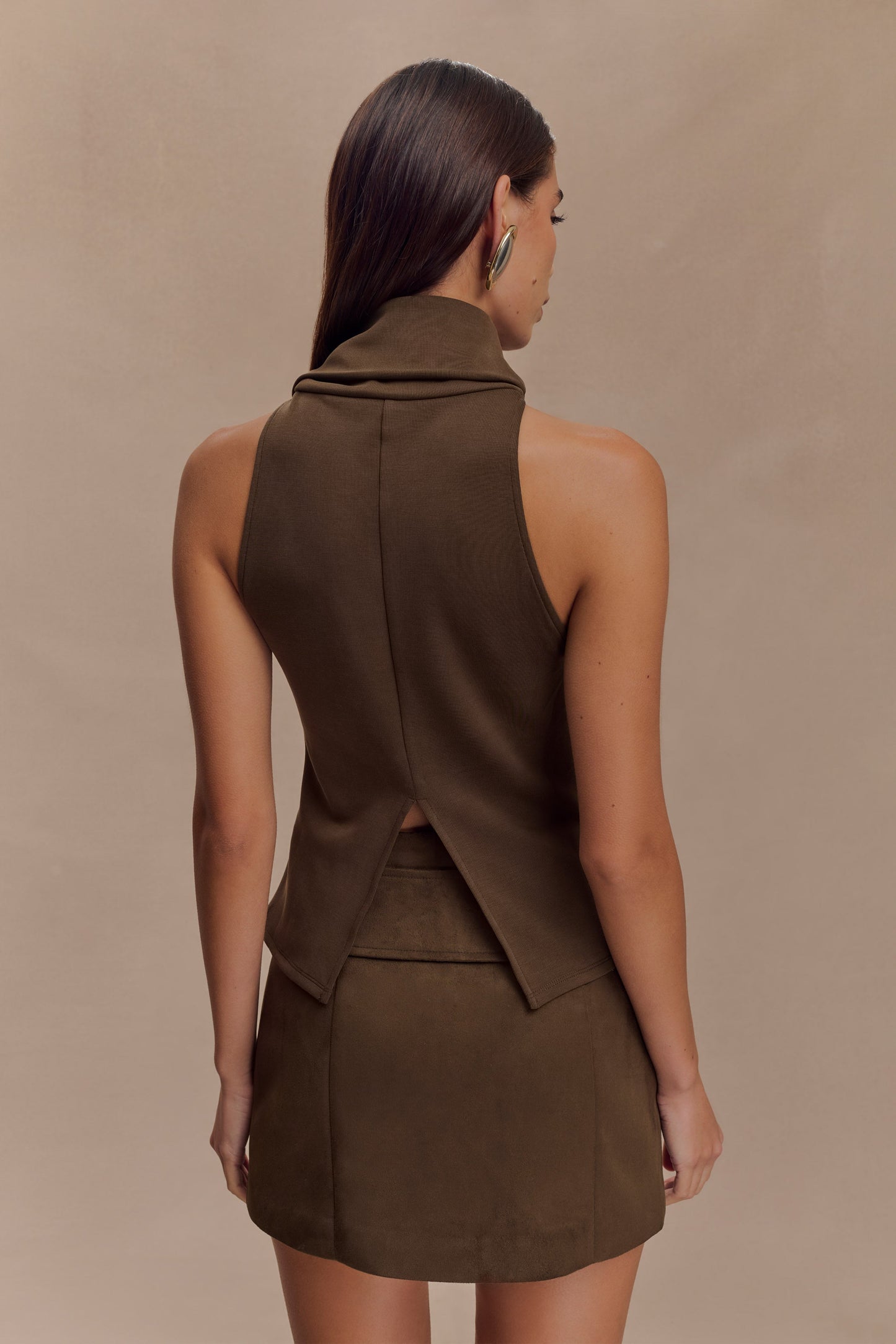 Jupe mini en similicuir daim avec ceinture - Chocolat