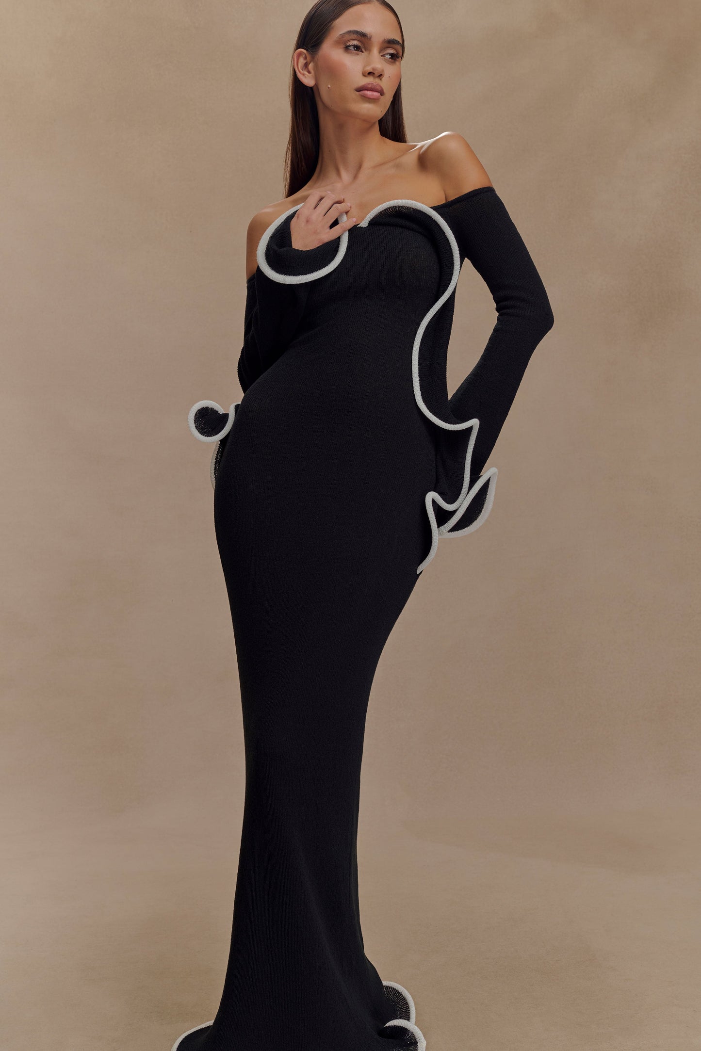 Robe Maxi Tricotée à Manches Décolletées Sandrine - Noir/Blanc