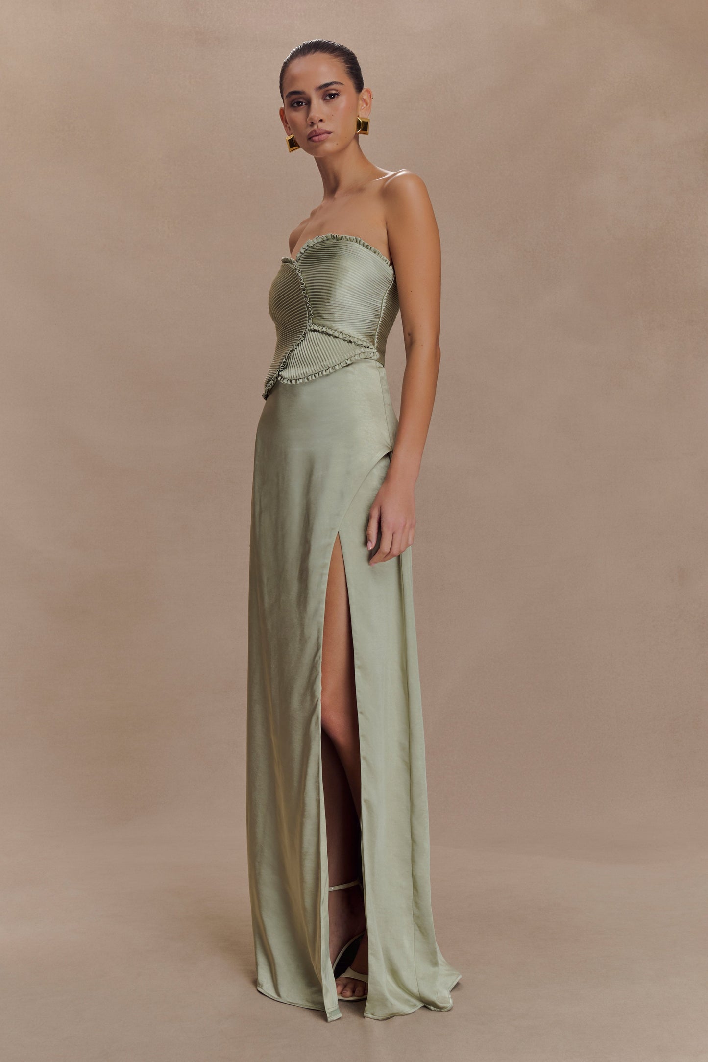 Robe Maxi Larissa en Satin avec Pétales Froncés - SAGE