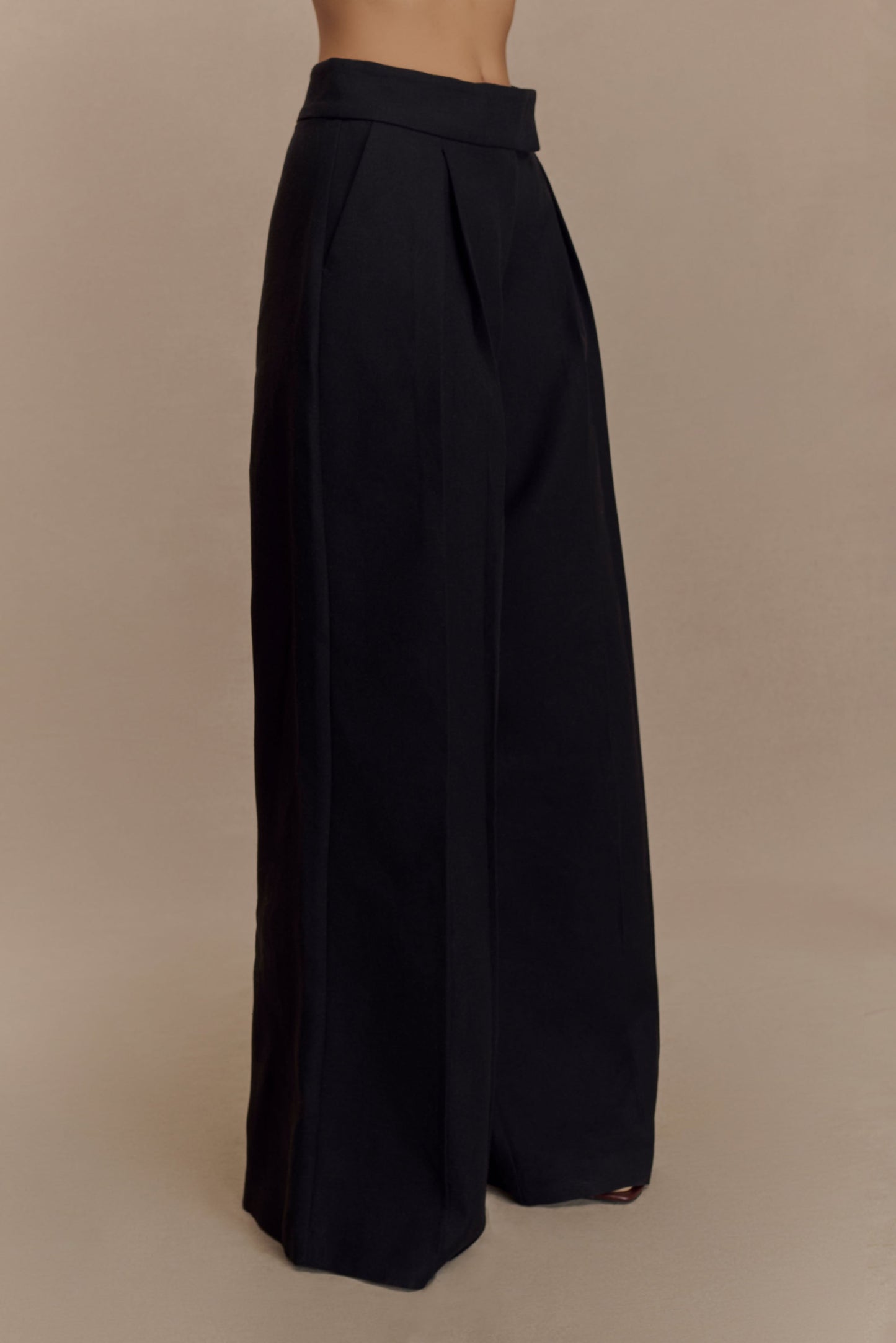 Pantalon en lin à jambes larges et taille mi-hauteur Raya - Noir