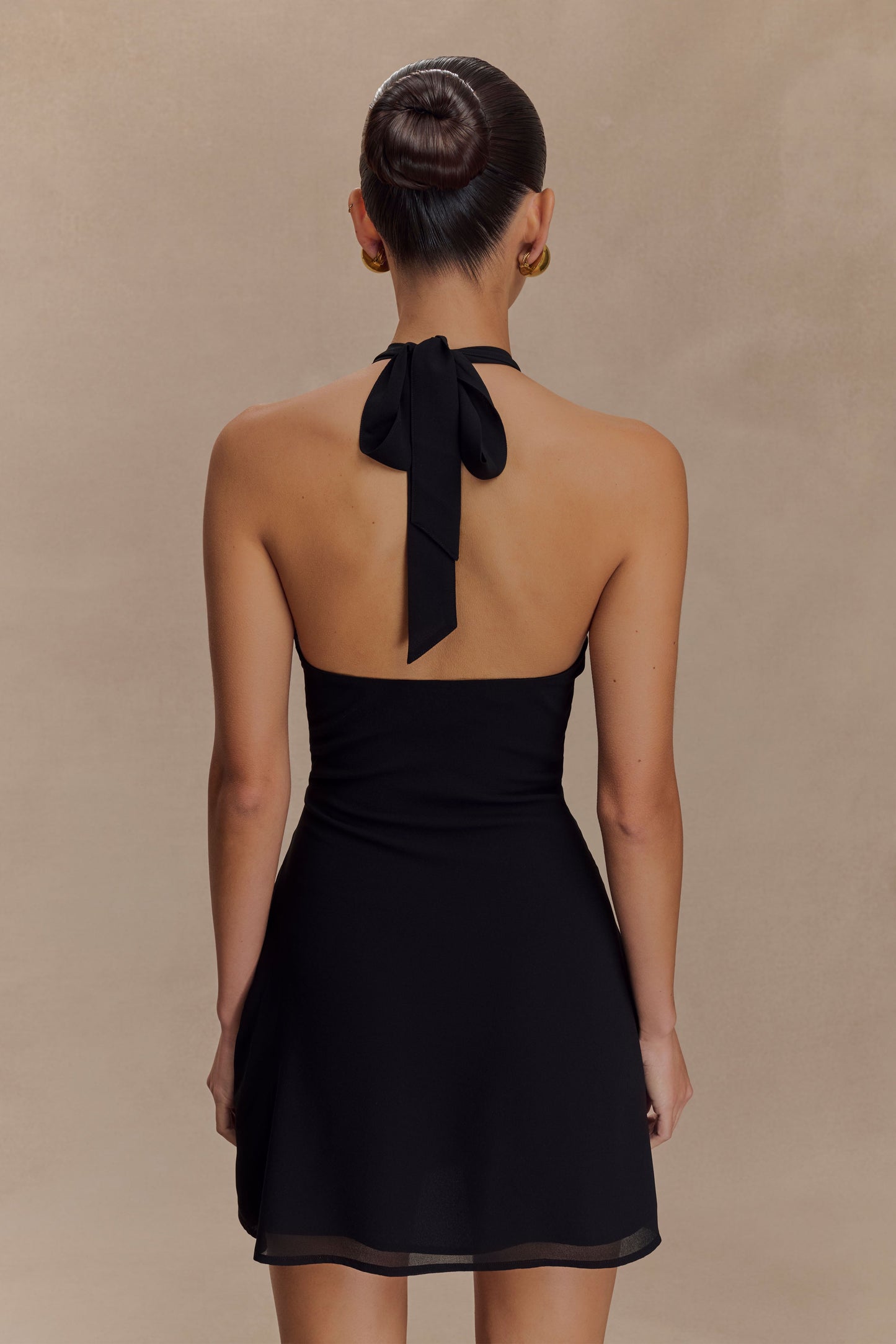 Mini-robe Malakhai en mousseline de soie avec décolleté halter - Noir