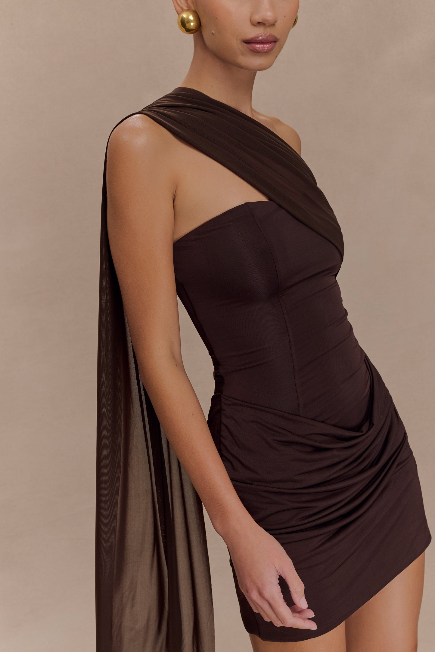 Mini-robe moulante et en maille Mattea avec foulard - Chocolat noir