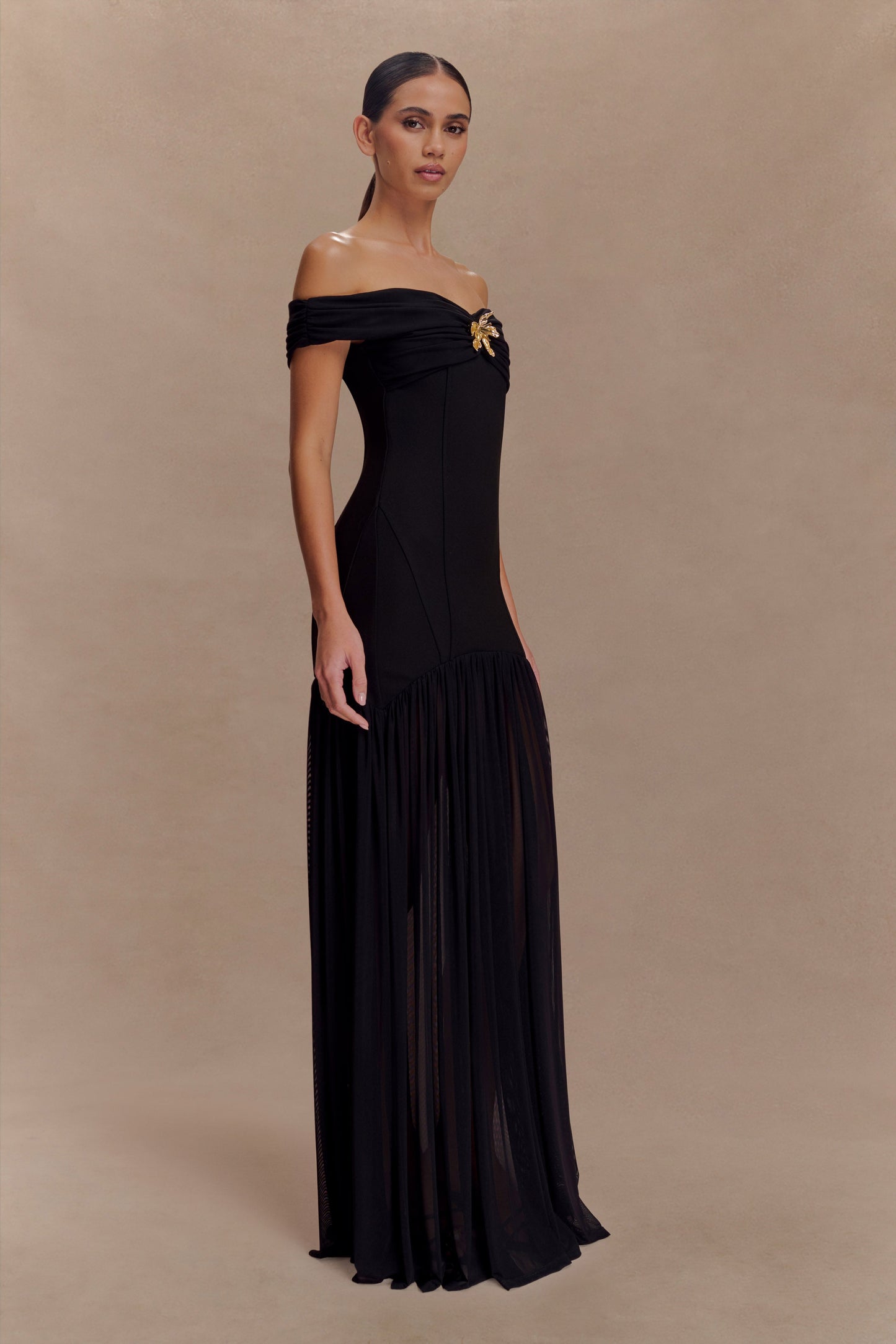 Robe maxi en crêpe à épaules dénudées Kellie - Noir