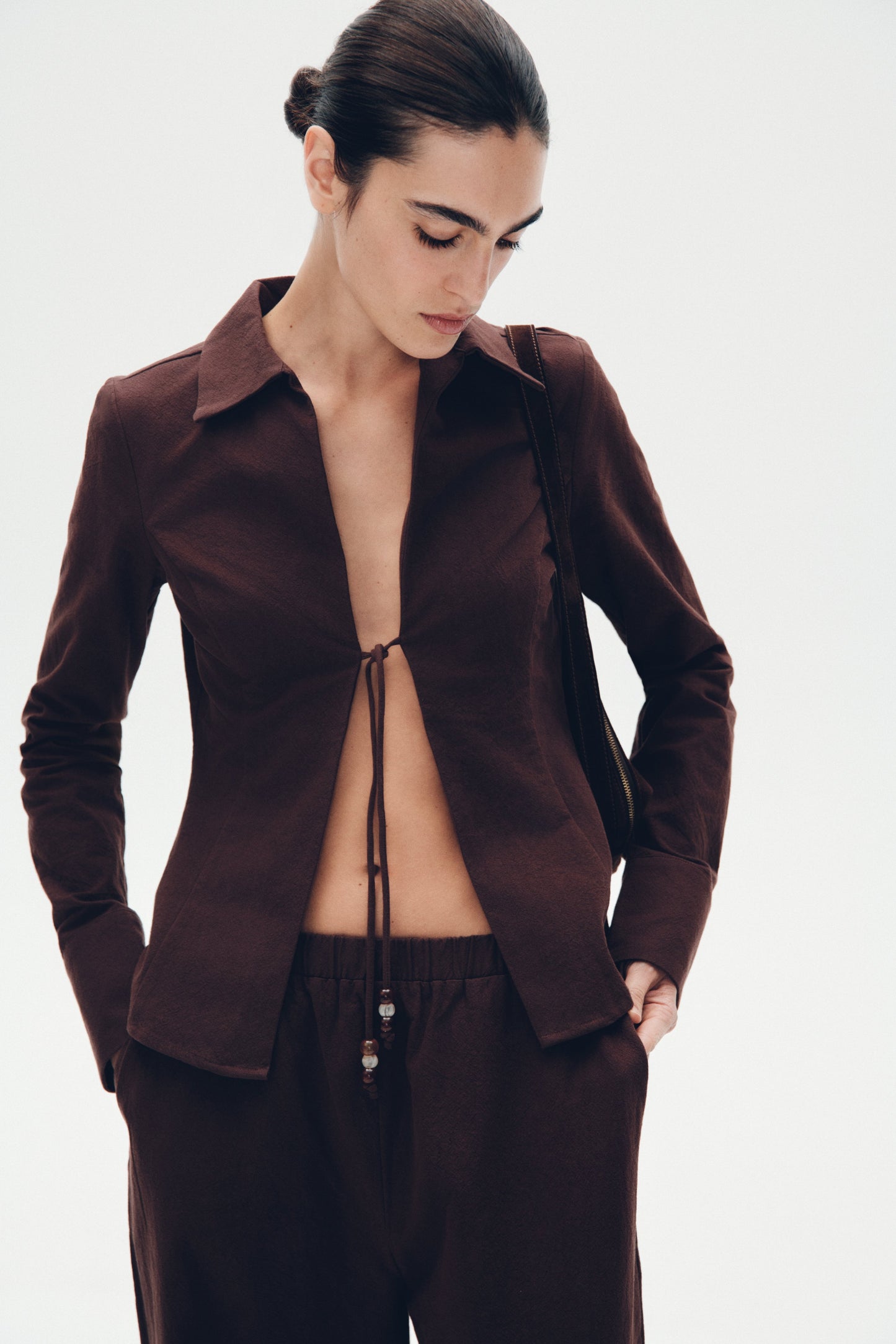 Chemise à col enroulable Annalee en coton avec perles - Espresso foncé