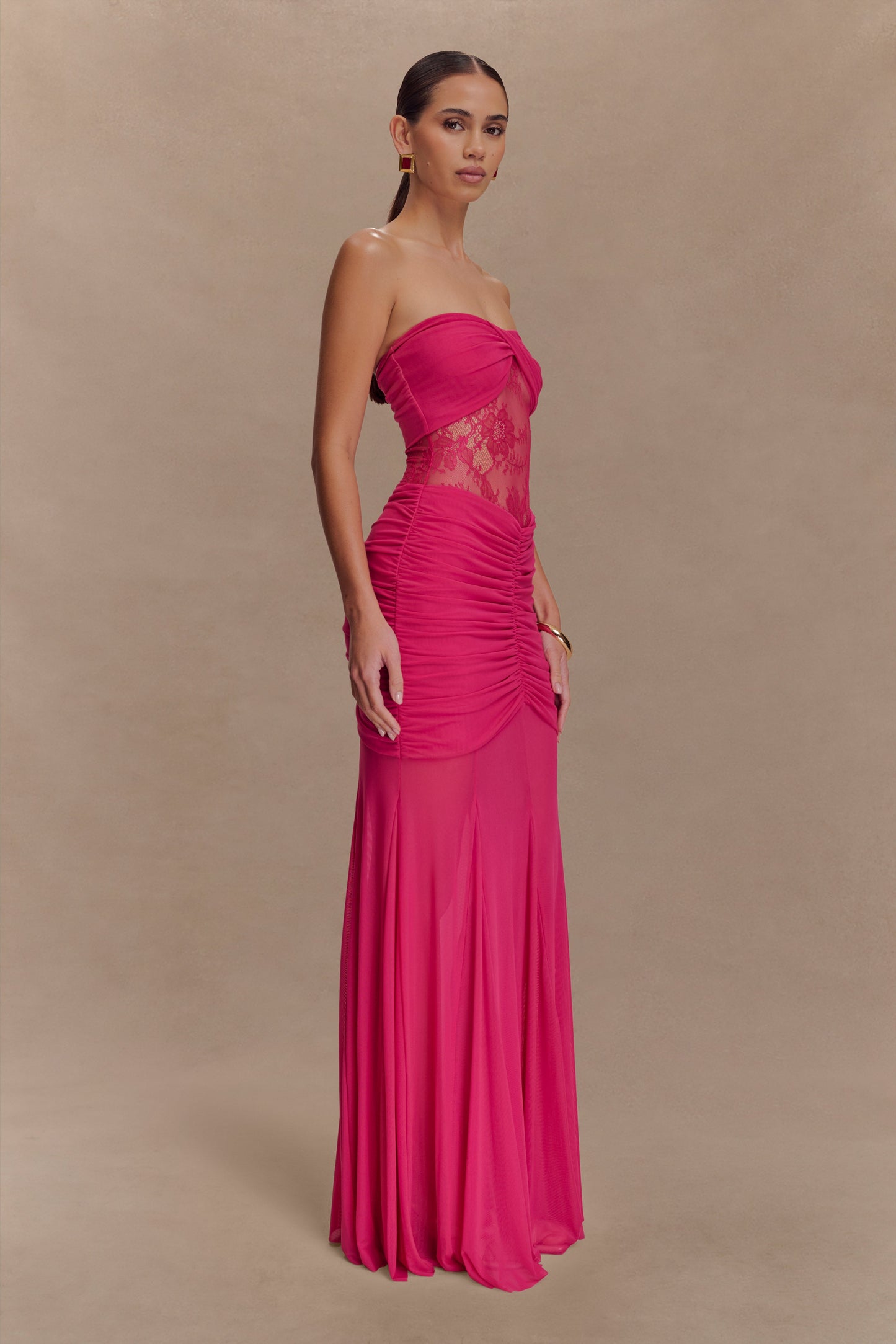 Robe Maxi en Dentelle et Maille Khadijah - Dragonfruit