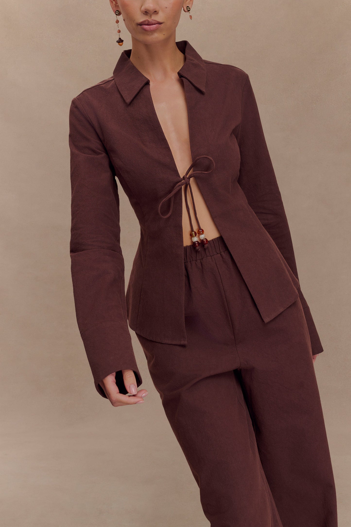 Chemise à col enroulable Annalee en coton avec perles - Espresso foncé