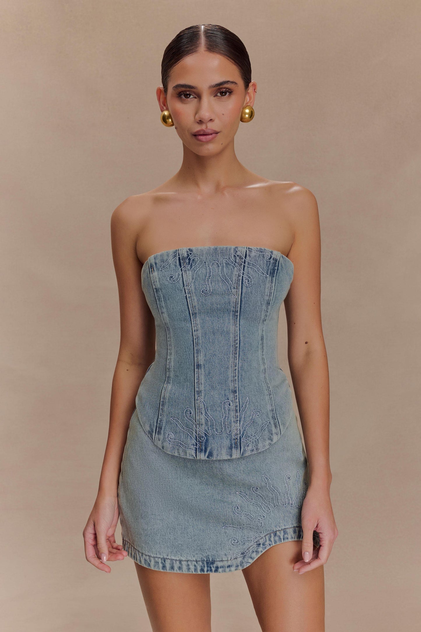 Jupe mini en jean brodée Alessia - Vintage clair