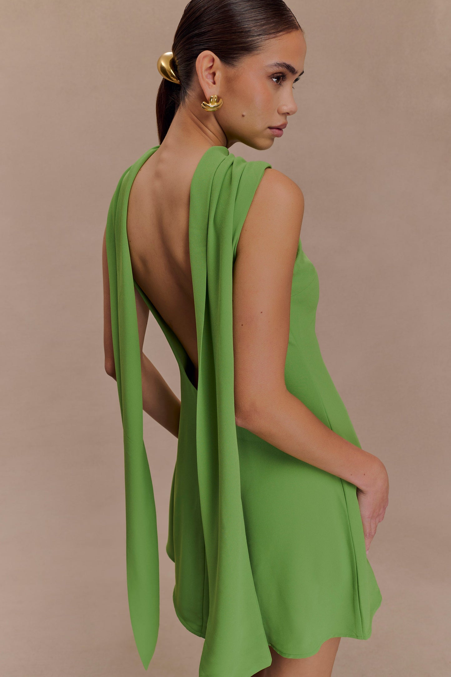 Robe mini drapée avec écharpe Wynter - Verte