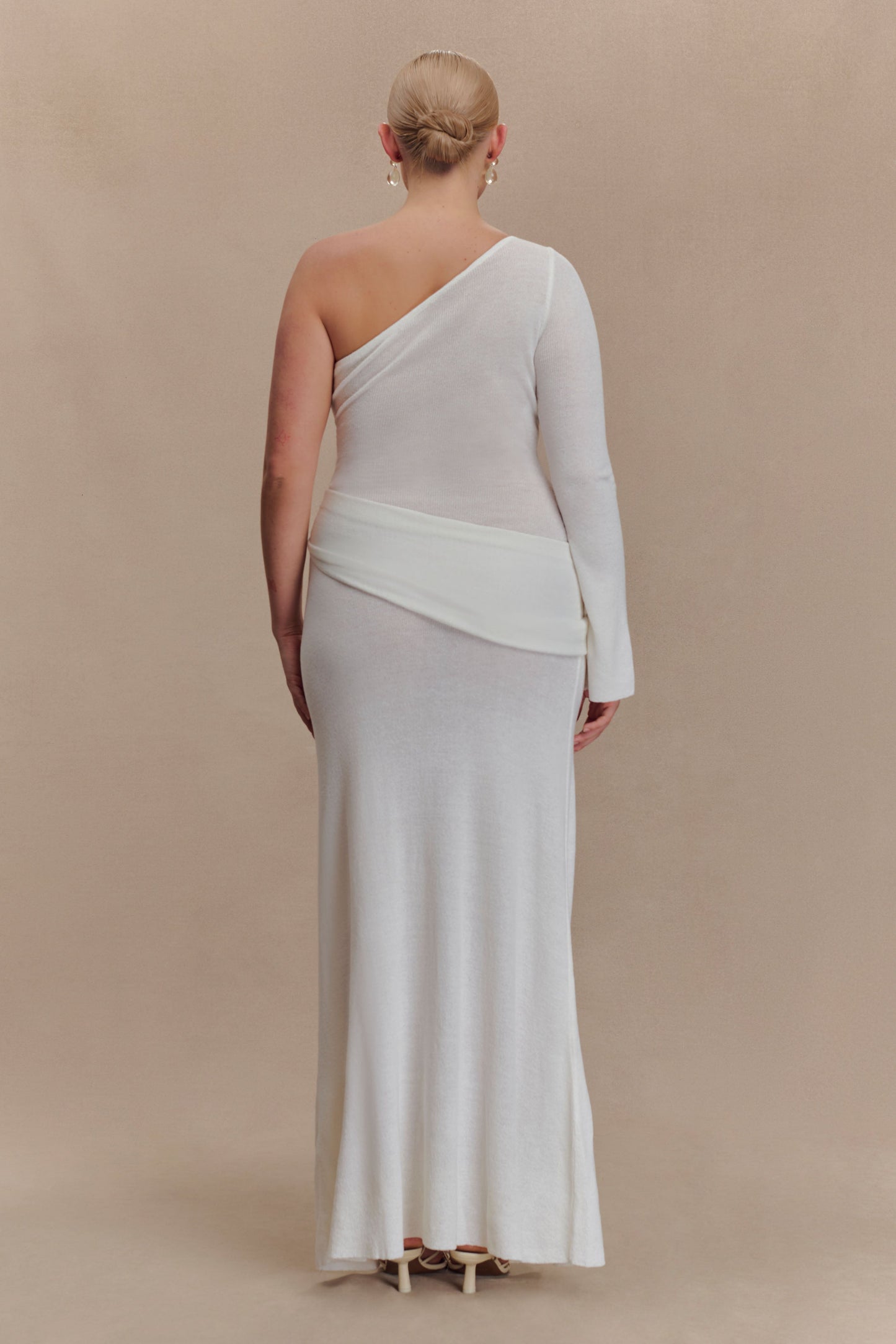Robe Maxi Tricotée à Une Épaule Alexius - Ivoire