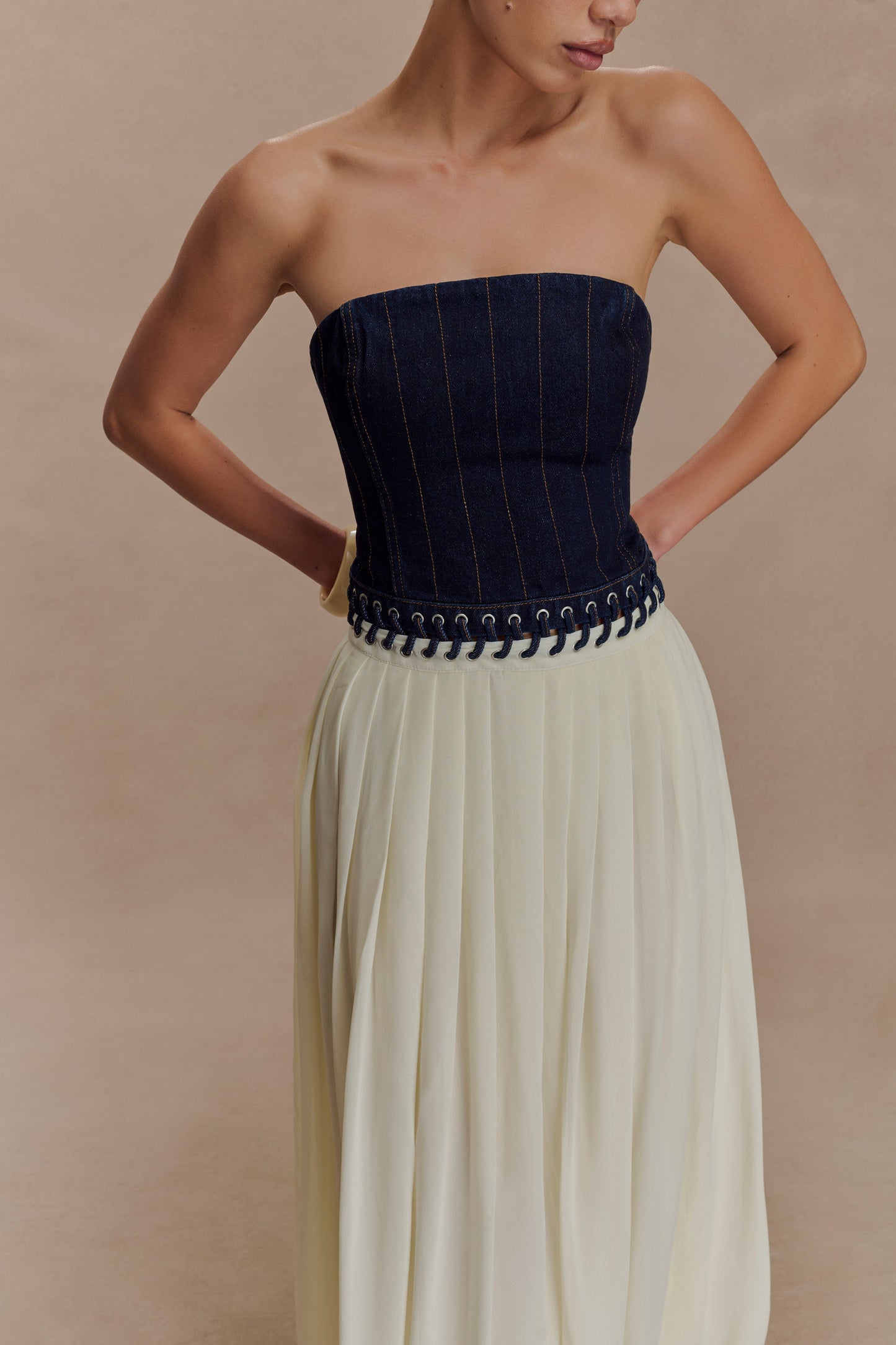 Robe maxi en jean et mousseline de soie Suella - Bleu indigo