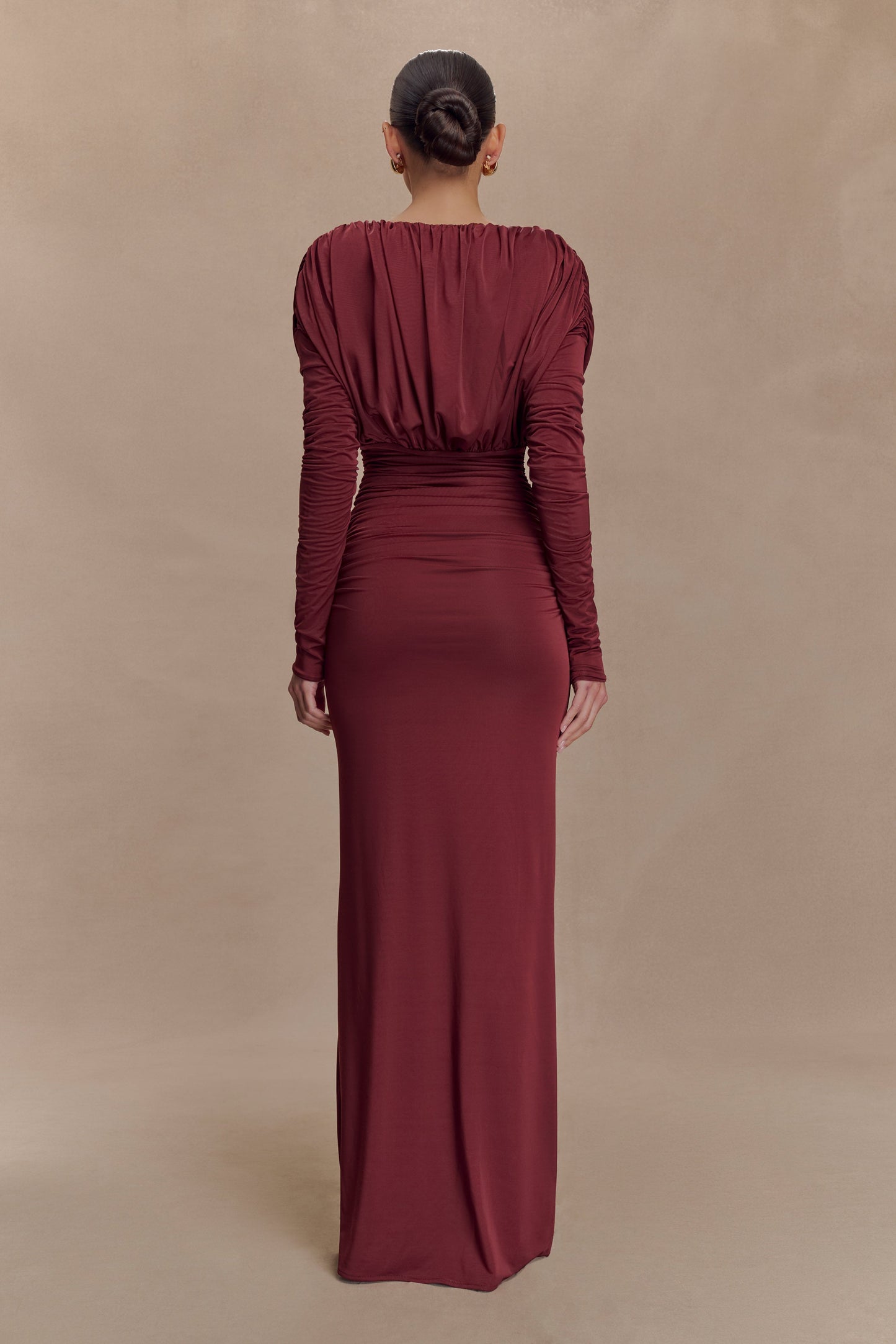 Robe longue à manches longues et décolleté plongeant Hayden - Vin rouge