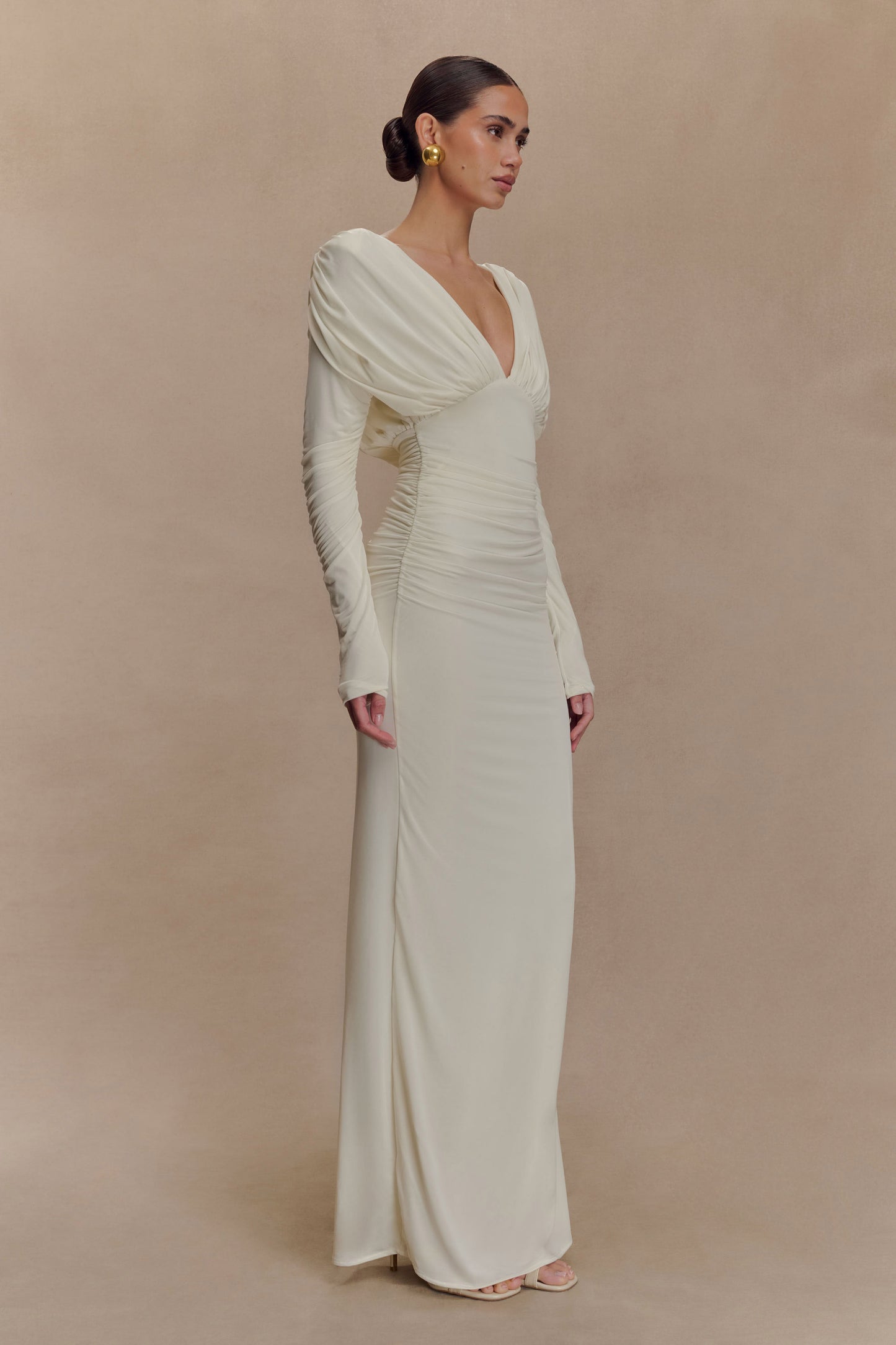 Robe longue maxi à manches longues et décolleté plongeant Hayden - Ivoire