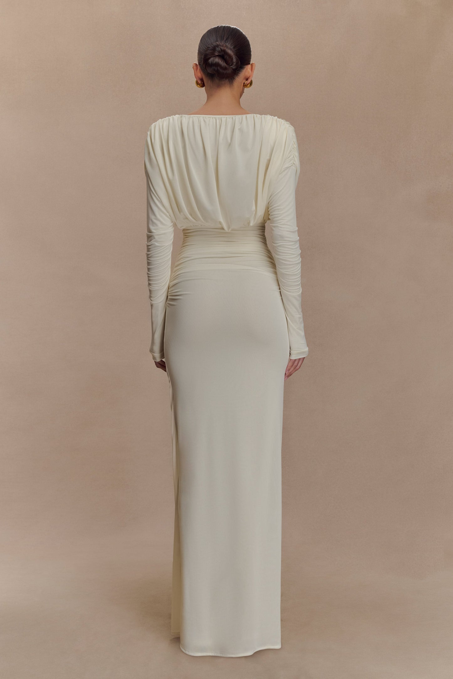 Robe longue maxi à manches longues et décolleté plongeant Hayden - Ivoire