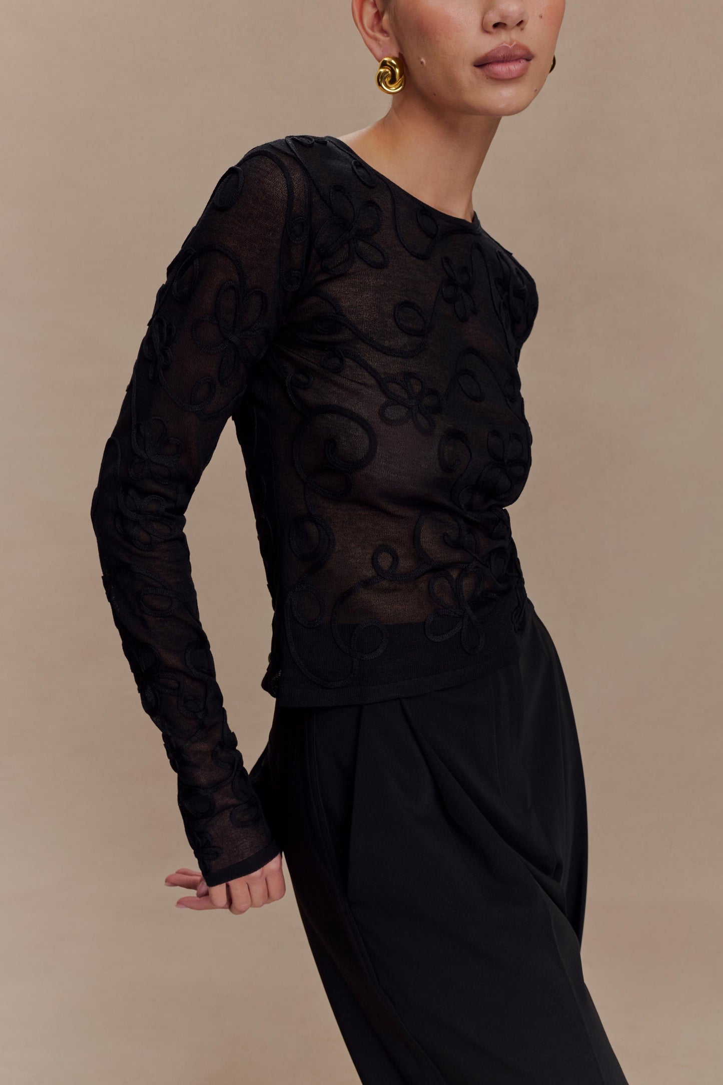 Top en tricot à manches longues brodé Omari - Noir