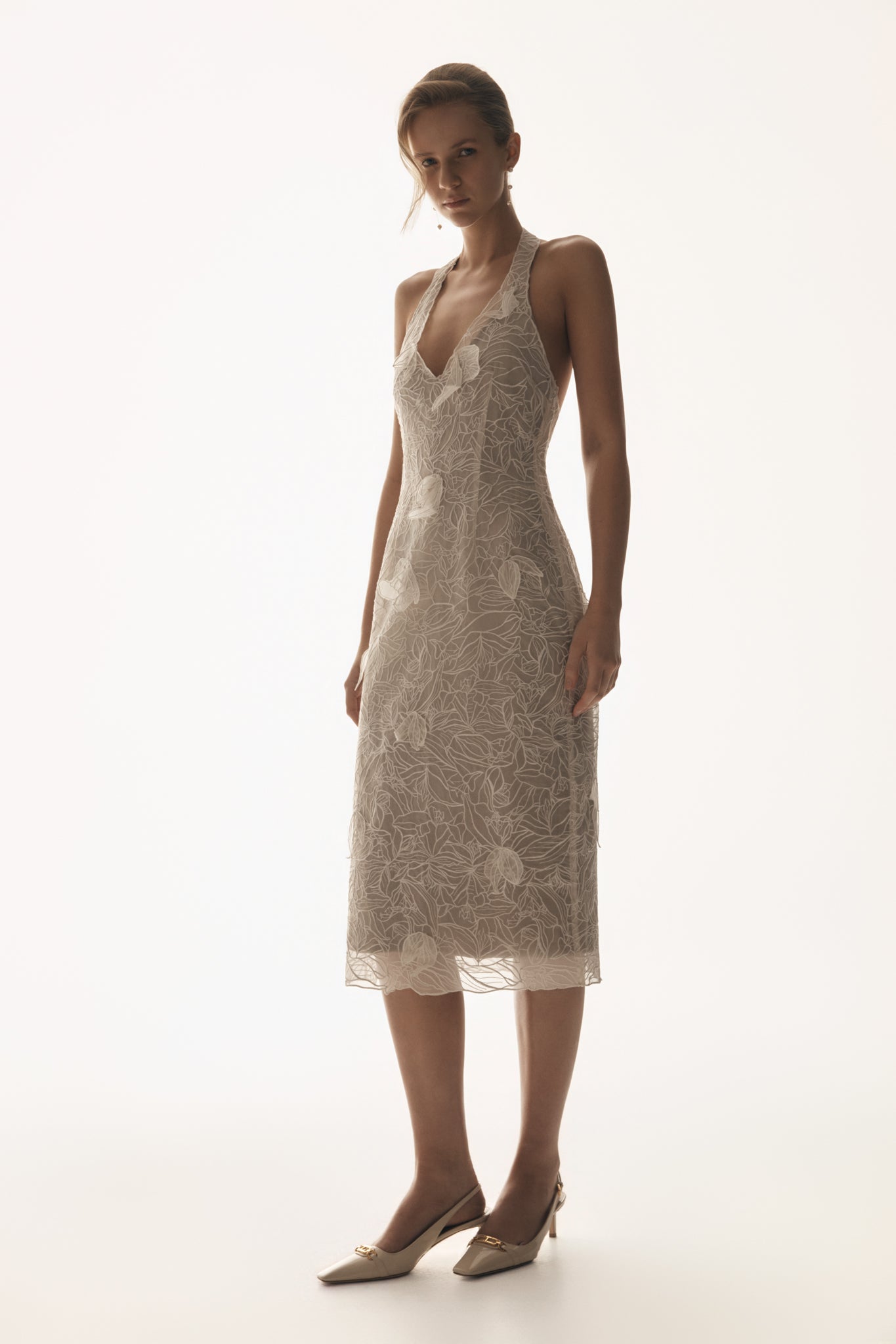 Robe midi en dentelle de soie à porter en bandoulière - Ivoire