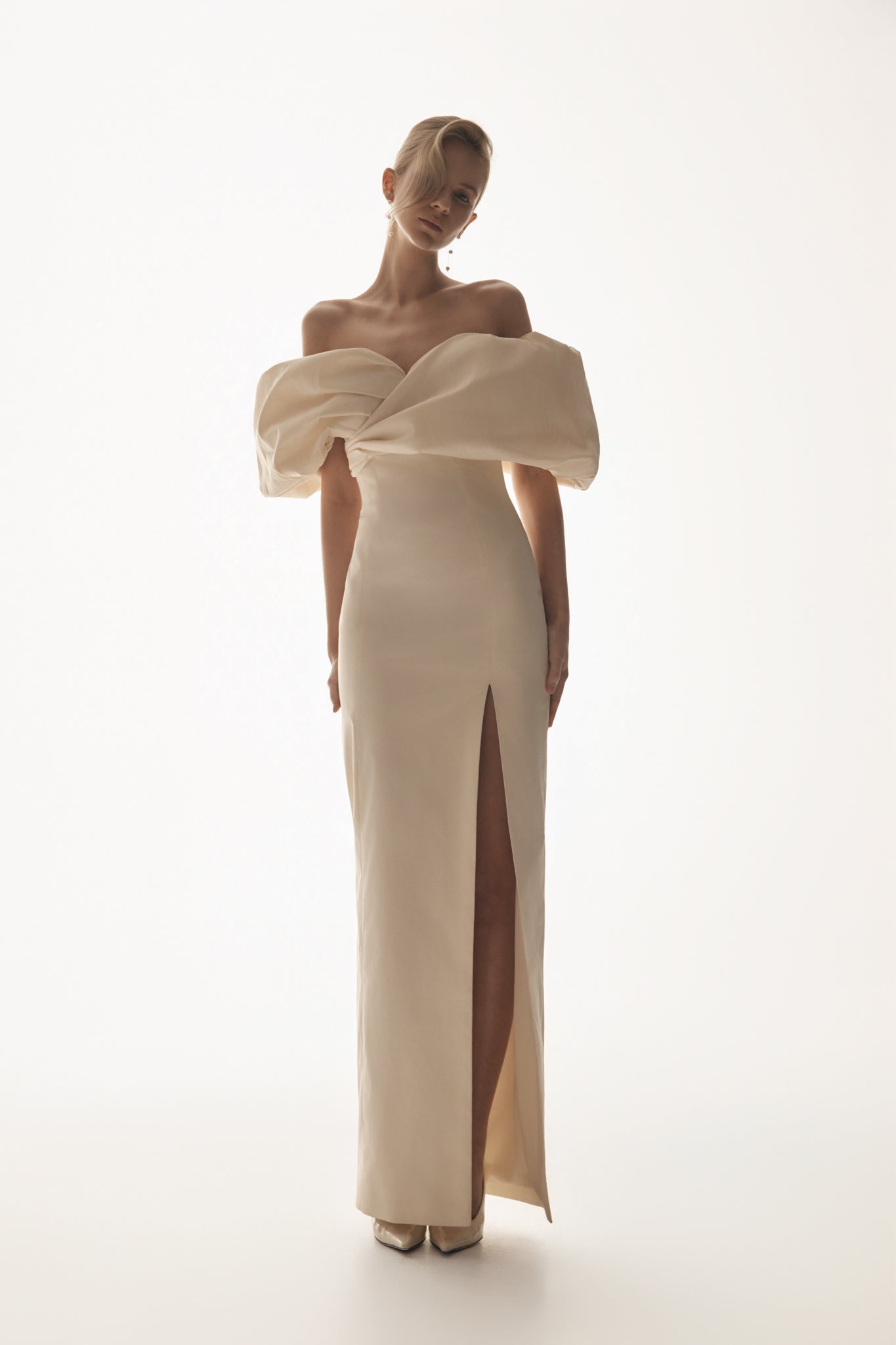 Robe de mariée Angelica en taffetas, épaules dénudées - Beige clair