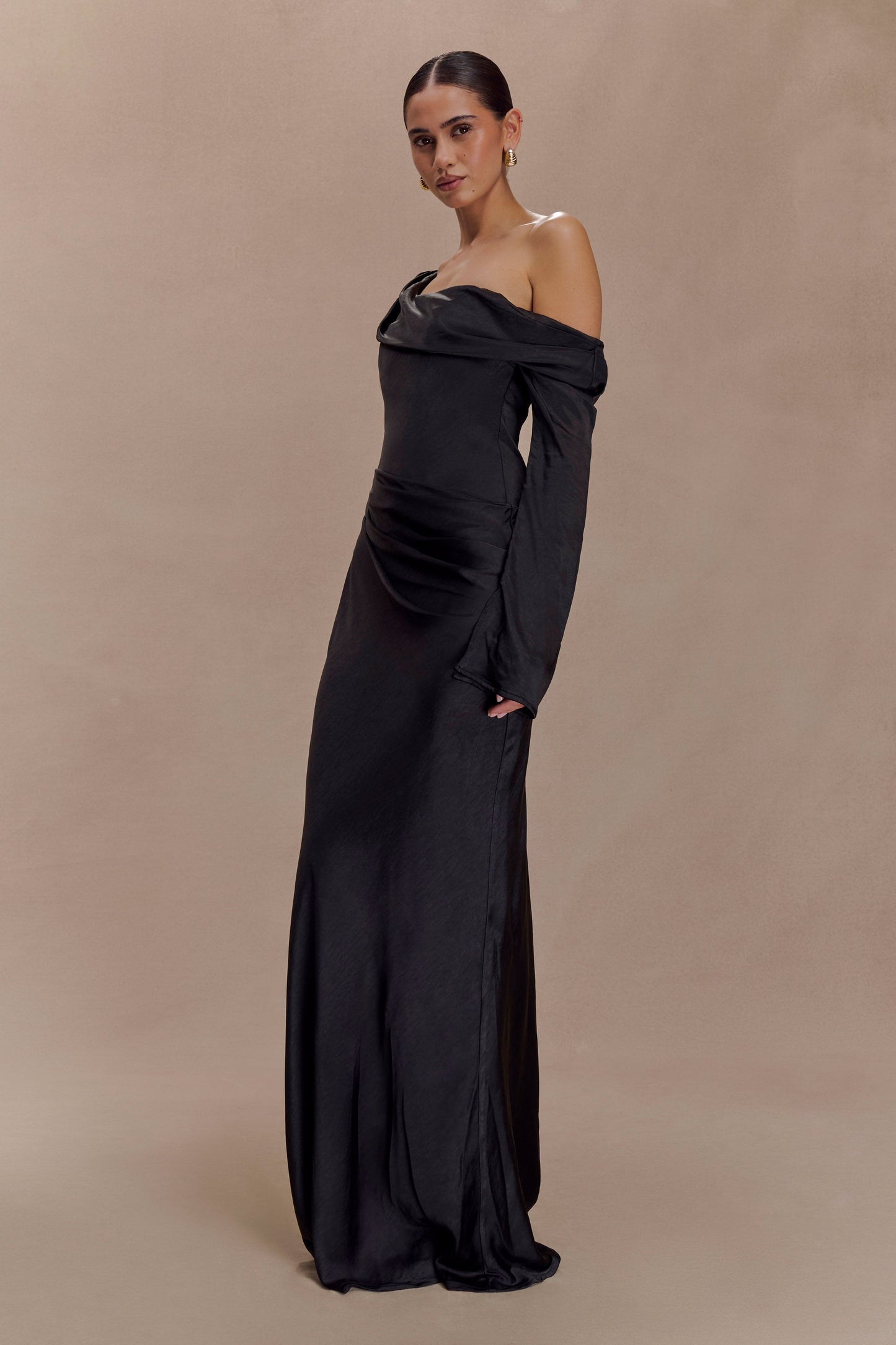 Robe Maxi Satin Iris à Manches Longues - Noire