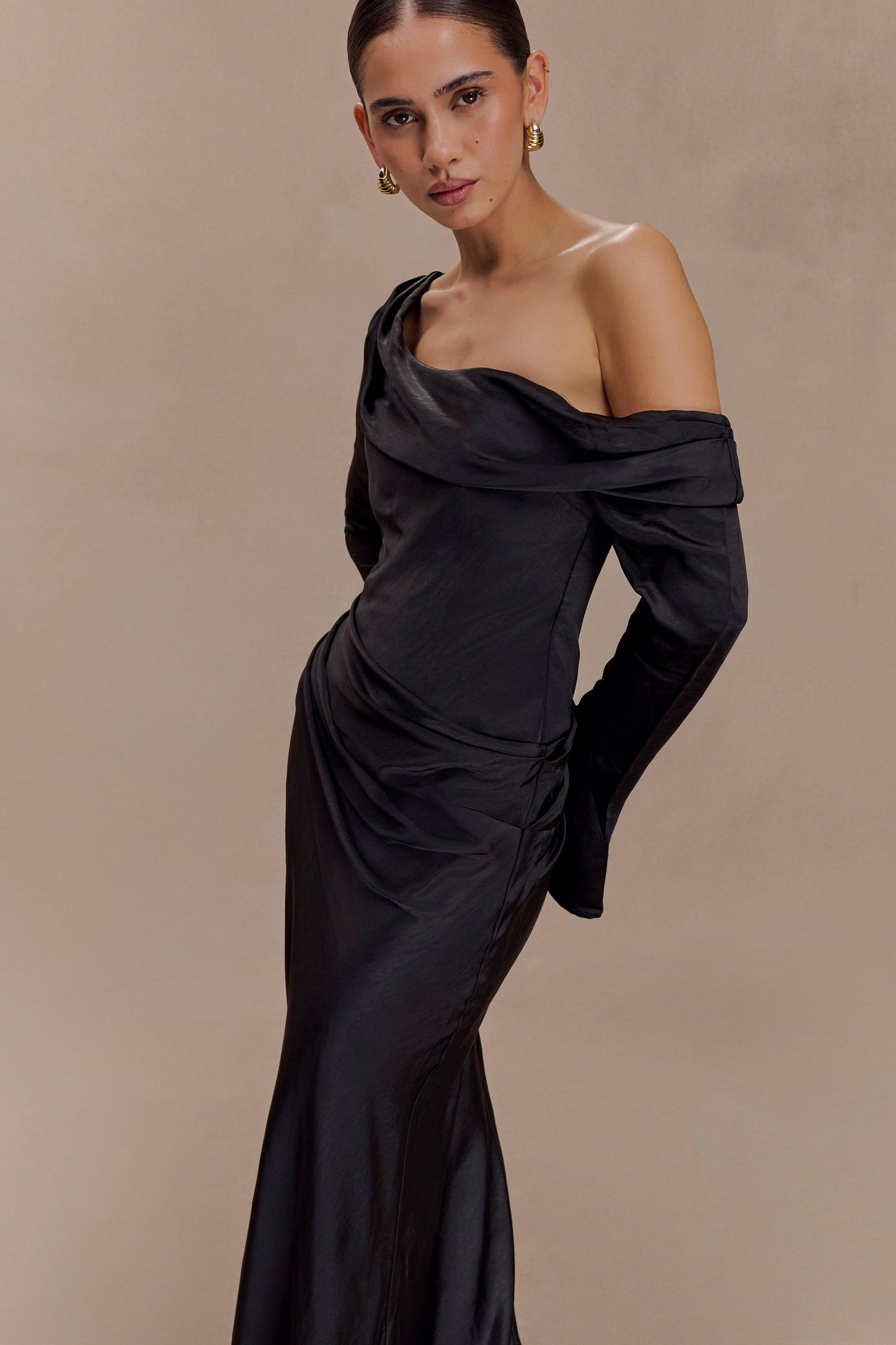 Robe Maxi Satin Iris à Manches Longues - Noire