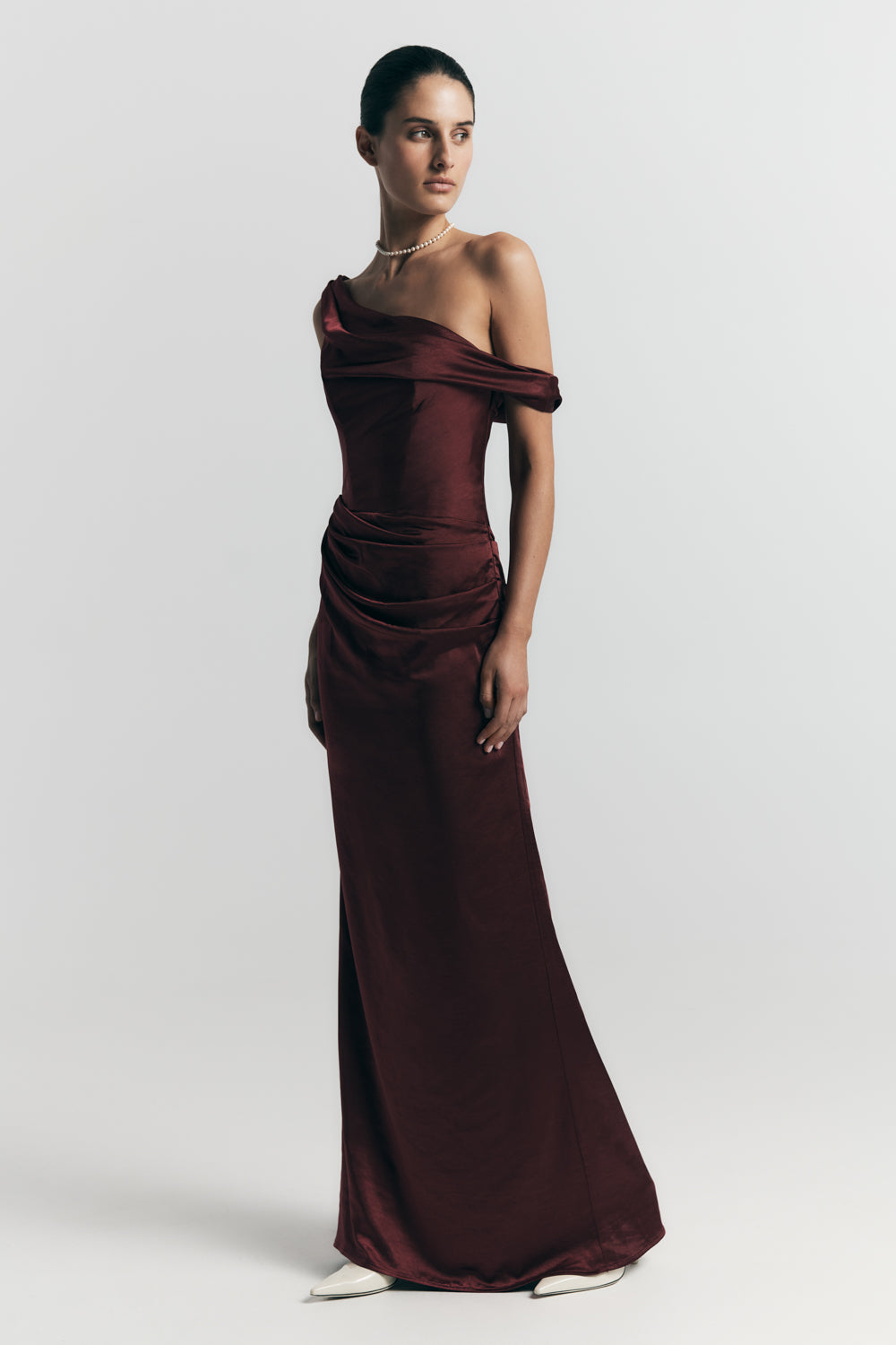 Robe Maxi en Satin Dalia à Manches Décolletées - Brun-Rouge