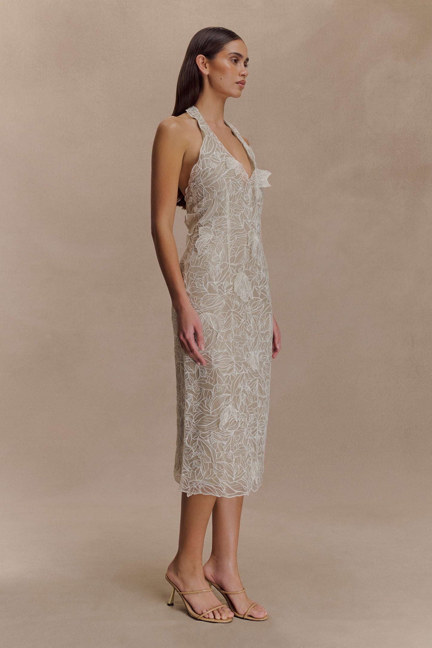 Robe midi en dentelle de soie à porter en bandoulière - Ivoire