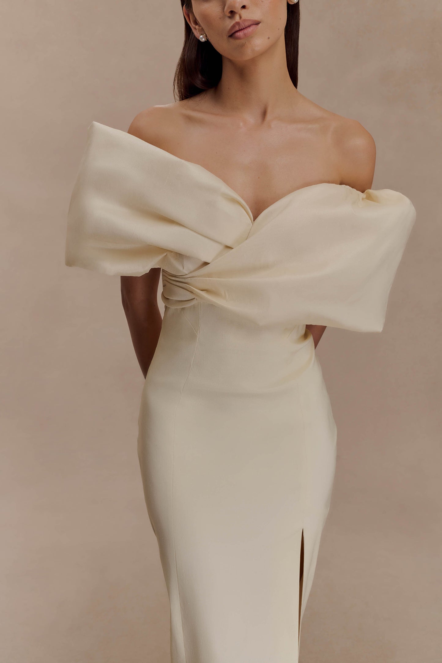 Robe de mariée Angelica en taffetas, épaules dénudées - Beige clair