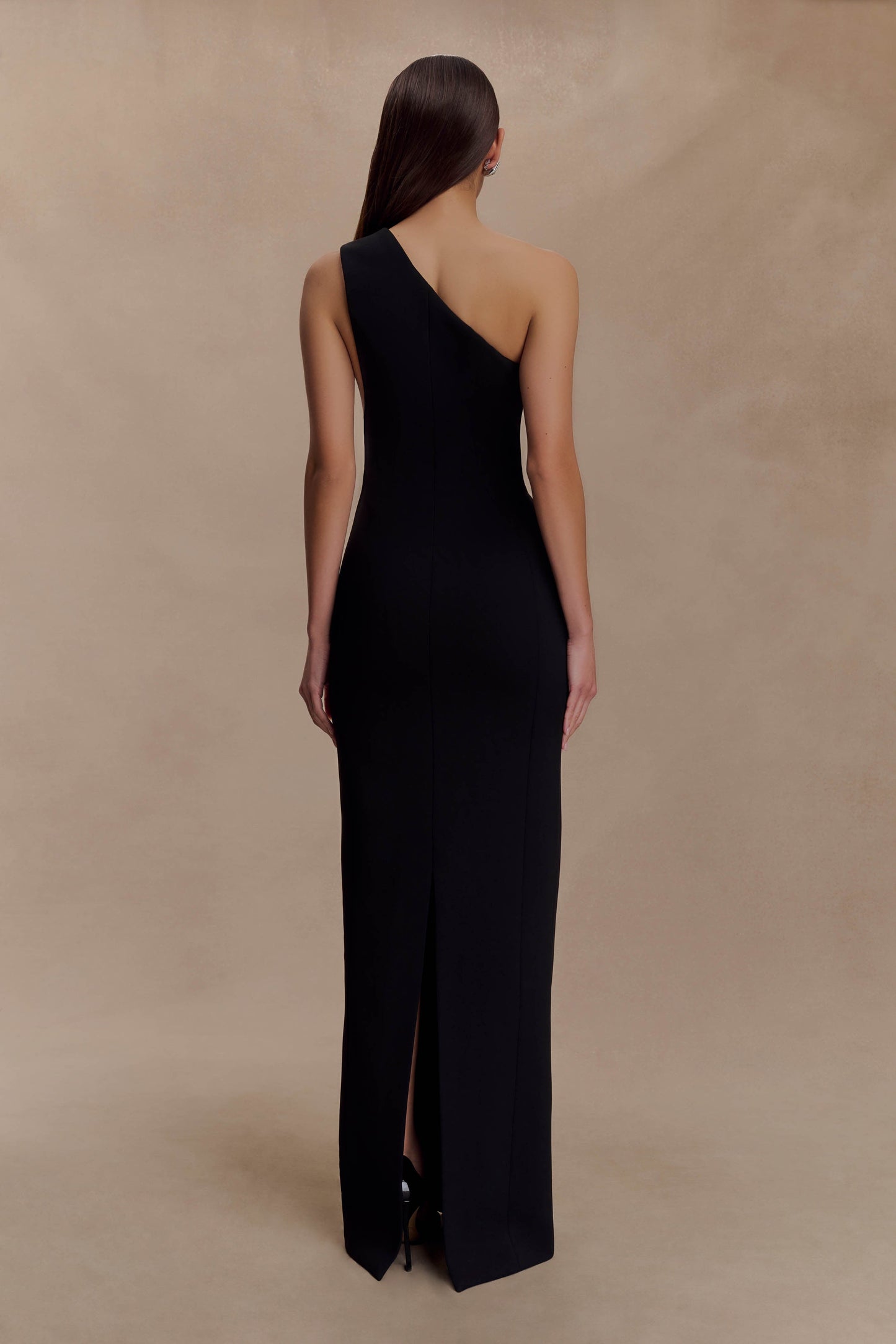 Robe Maxi Milena en Crêpe avec une Seule Épaule - Noire