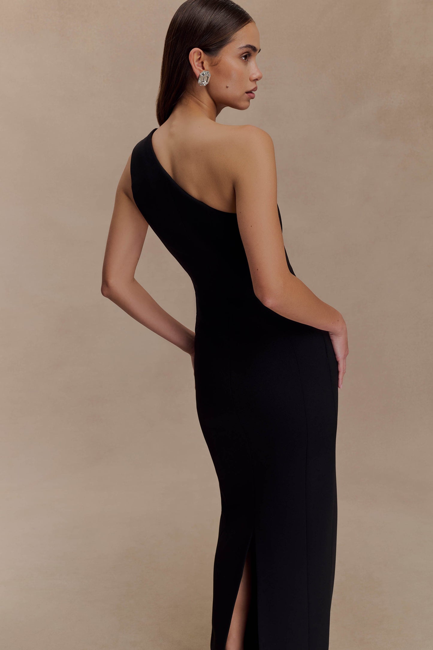 Robe Maxi Milena en Crêpe avec une Seule Épaule - Noire