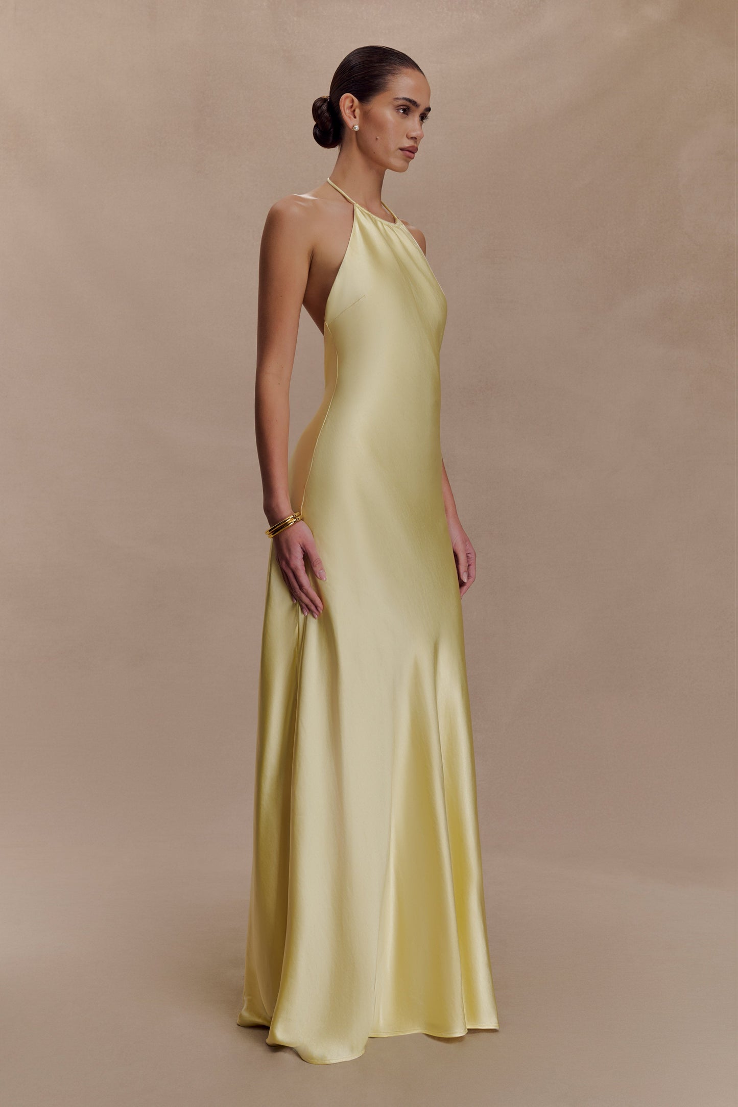 Robe longue satinée à col montant Bella - Citron