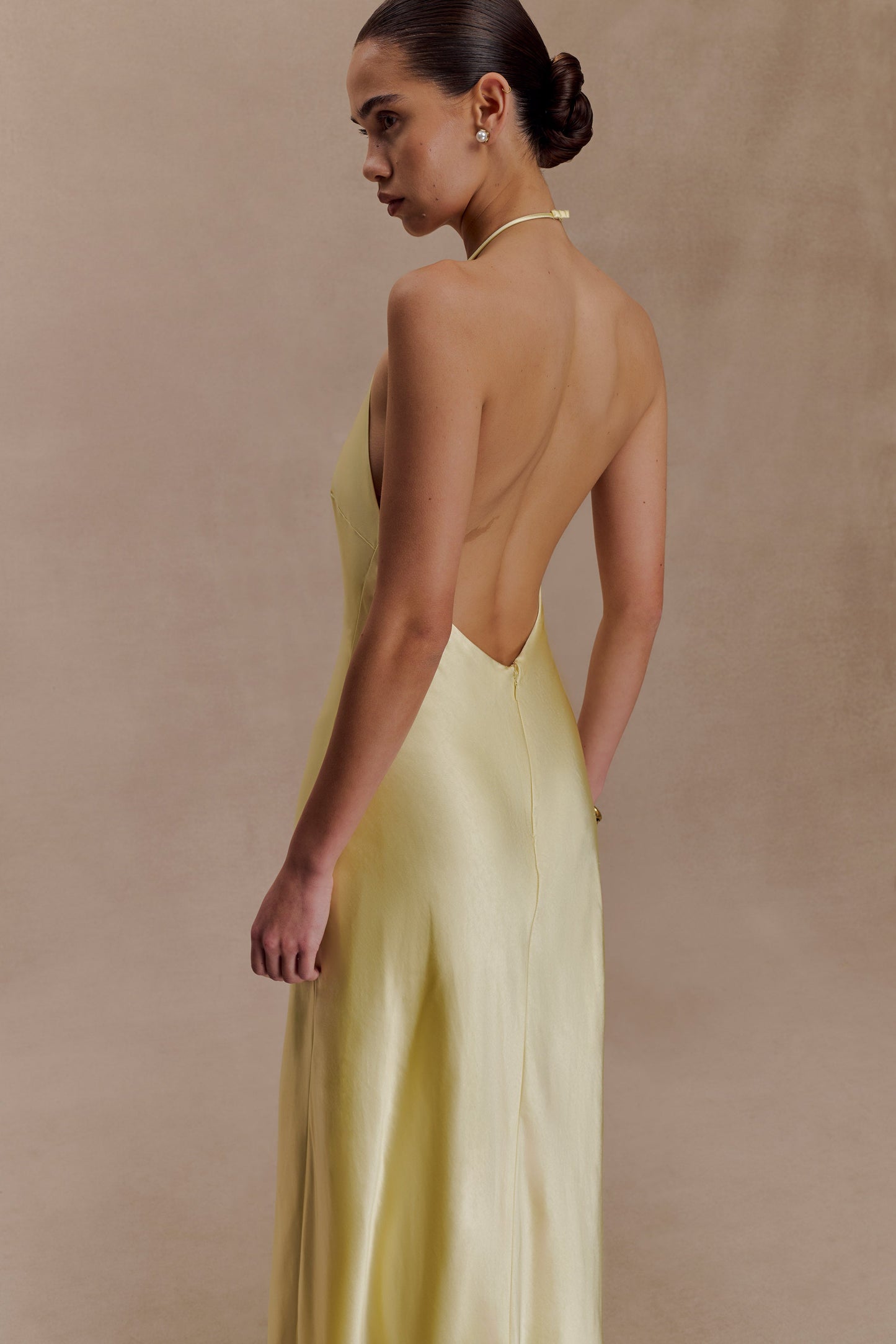 Robe longue satinée à col montant Bella - Citron