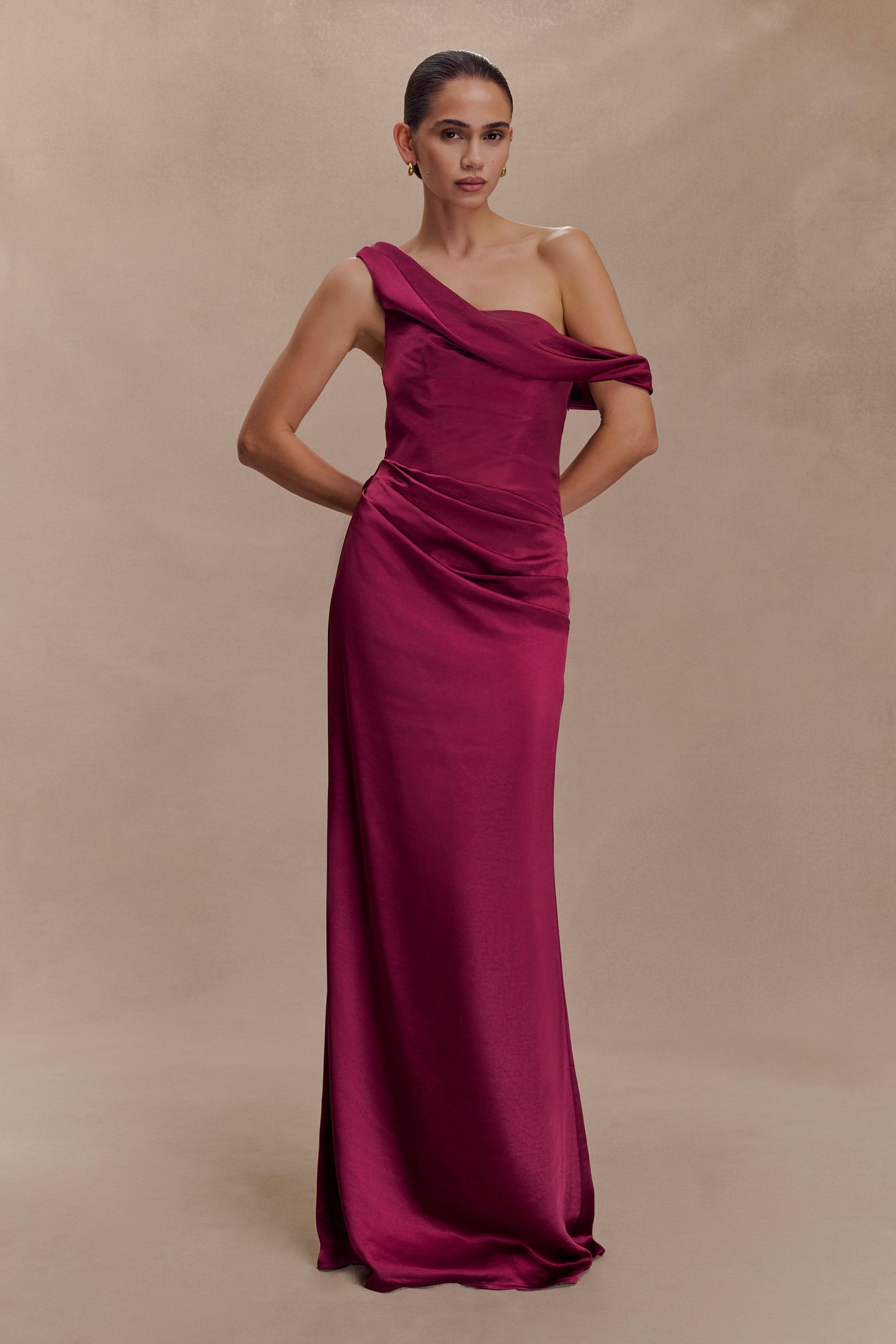 Robe Maxi en Satin Dalia à Manches Décolletées - Brun-Rouge