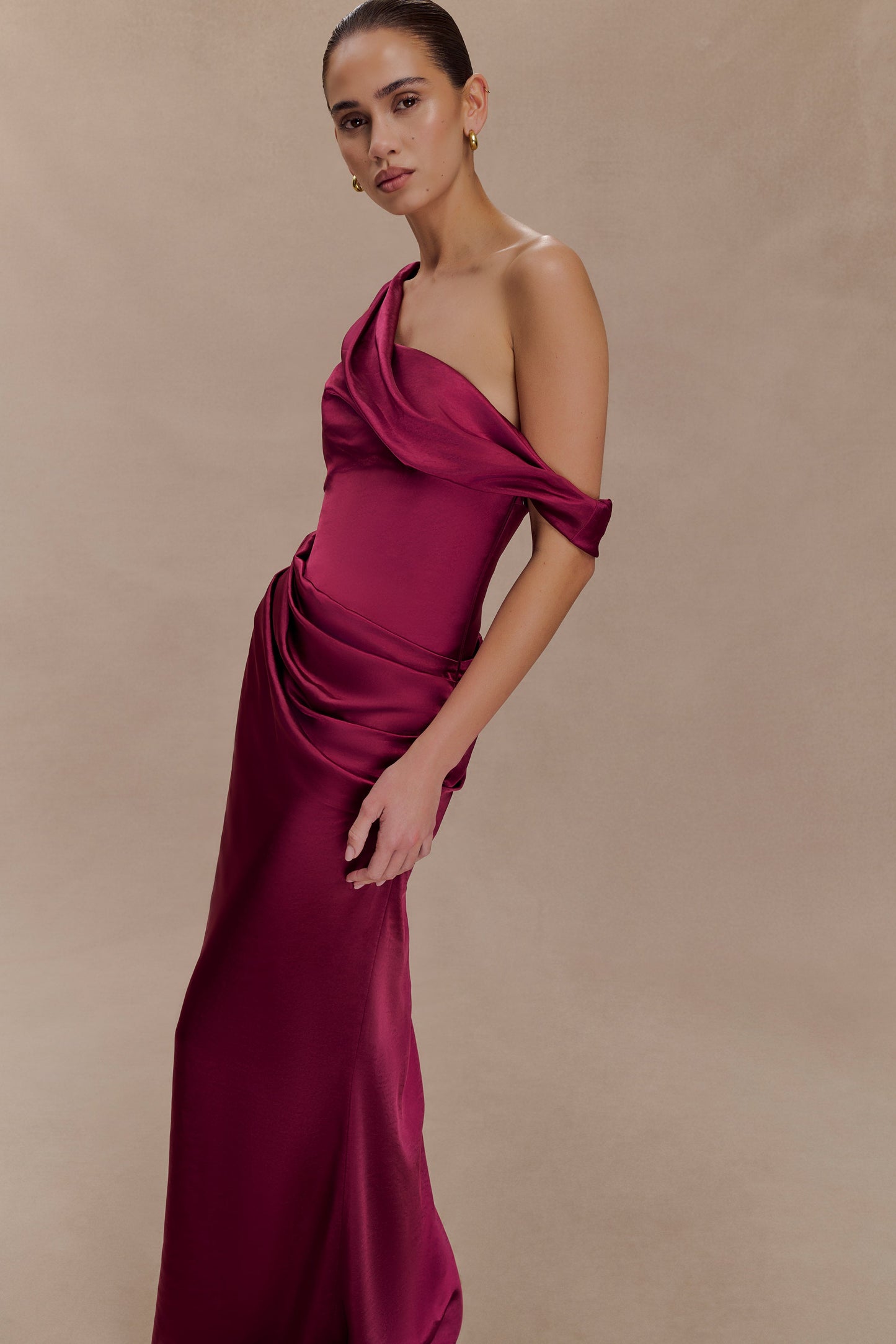 Robe Maxi en Satin Dalia à Manches Décolletées - Brun-Rouge