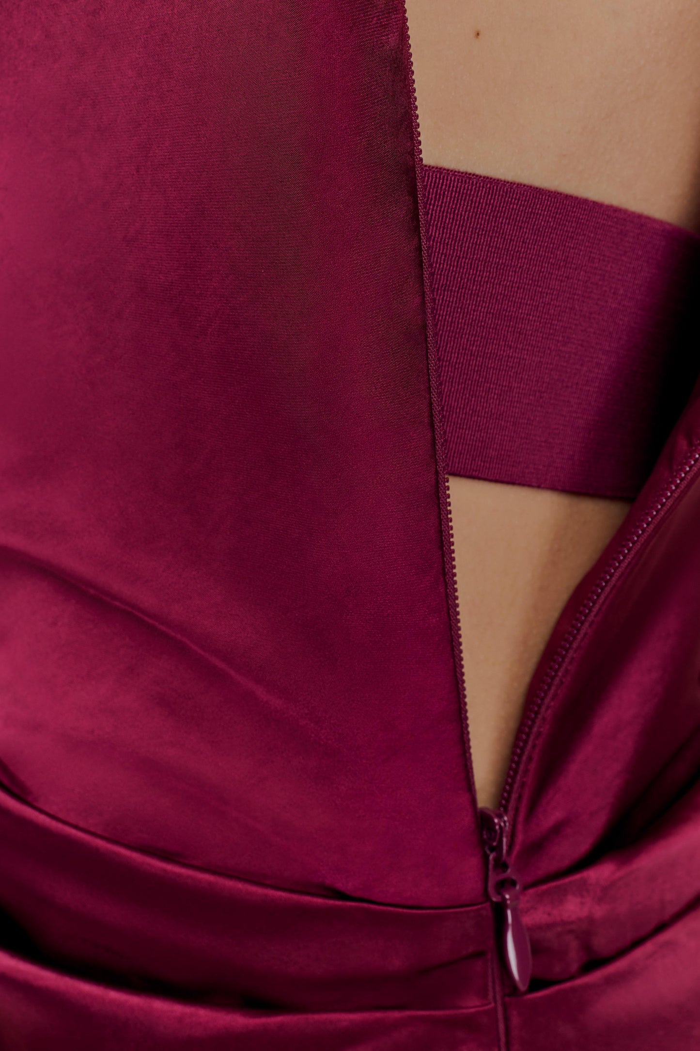 Robe Maxi en Satin Dalia à Manches Décolletées - Brun-Rouge