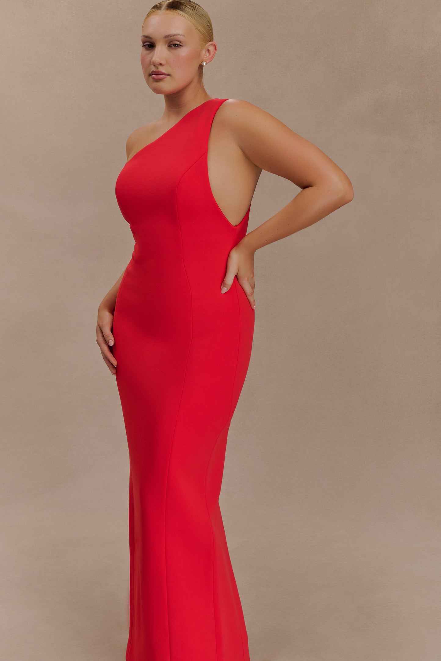 Milena Robe Maxi en Crêpe à Épaule Découverte - Rouge