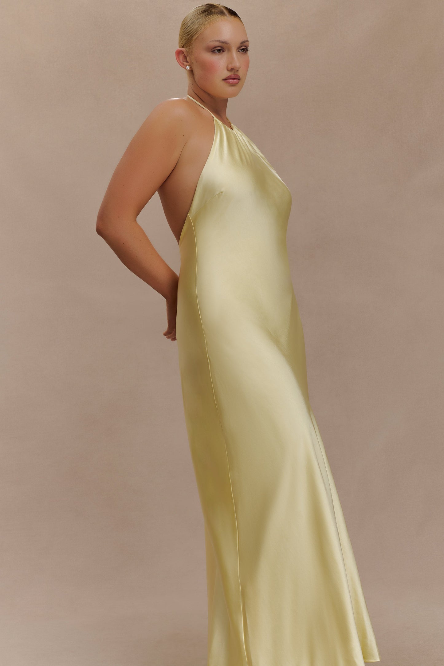 Robe longue satinée à col montant Bella - Citron