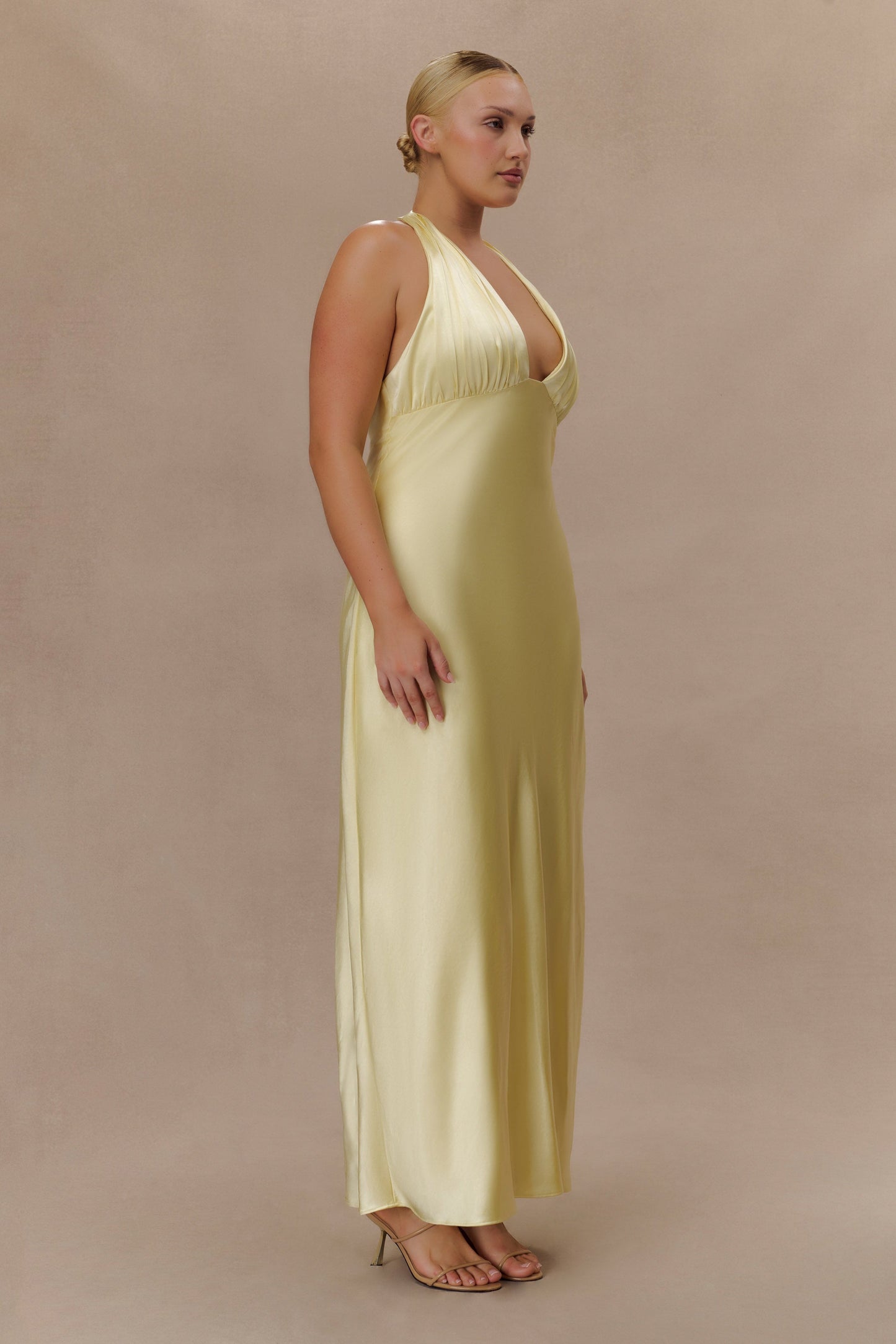 Alice Robe Maxi en Satin avec Décolleté Halter - Citron