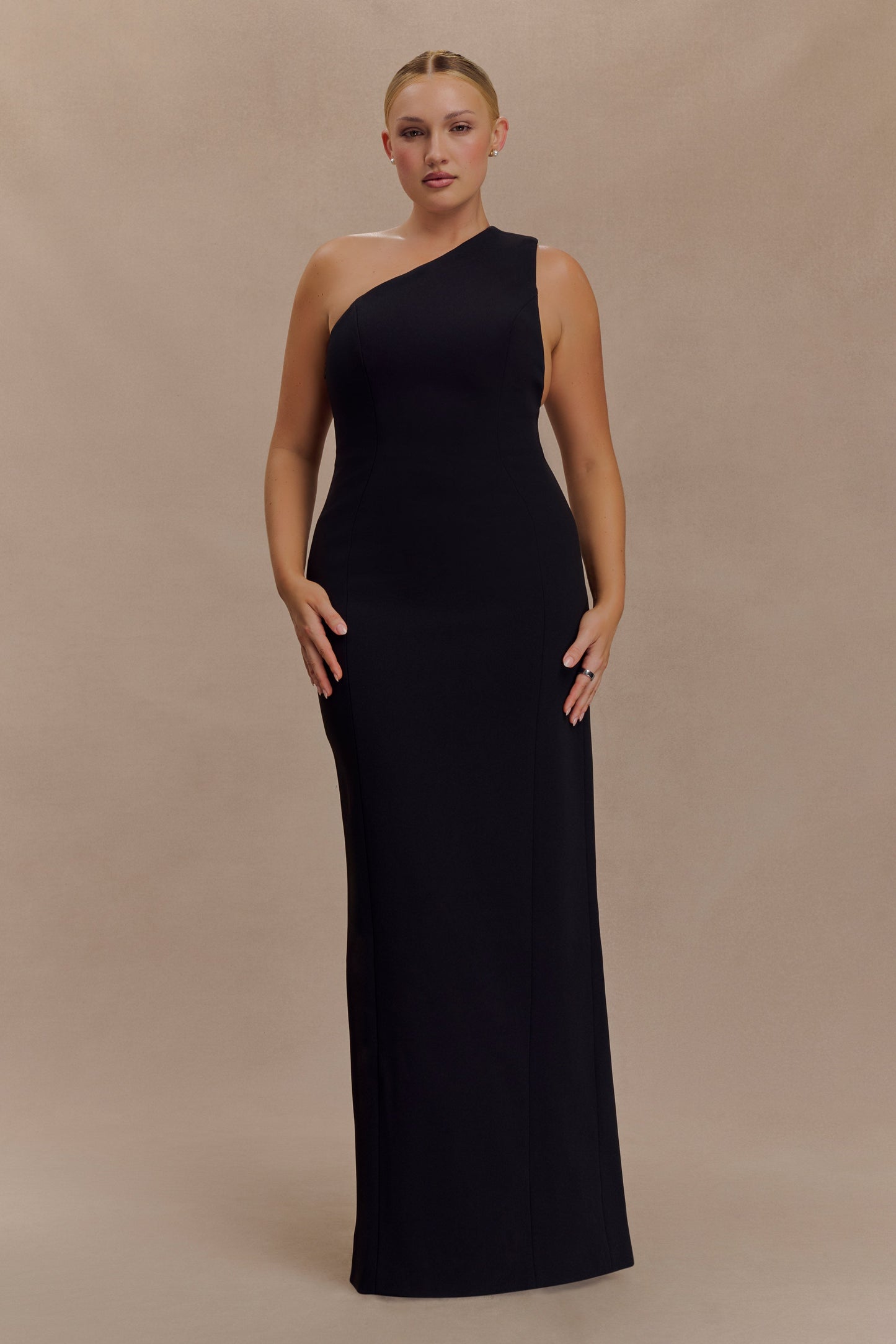 Robe Maxi Milena en Crêpe avec une Seule Épaule - Noire