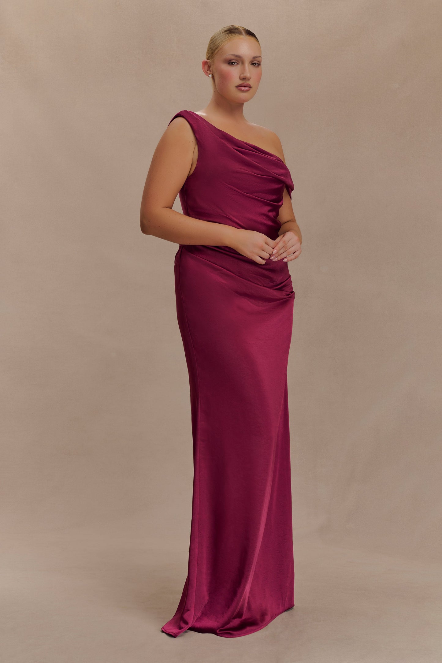 Robe Maxi en Satin Dalia à Manches Décolletées - Brun-Rouge