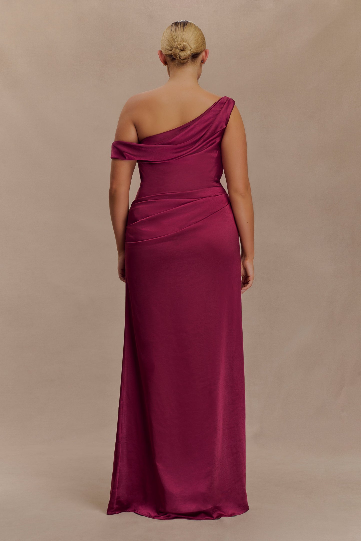 Robe Maxi en Satin Dalia à Manches Décolletées - Brun-Rouge