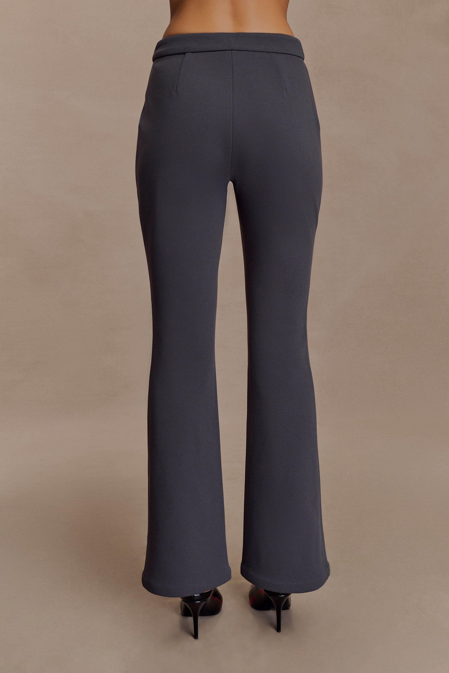 Pantalon Marion, coupe ajustée et évasée - Gris anthracite