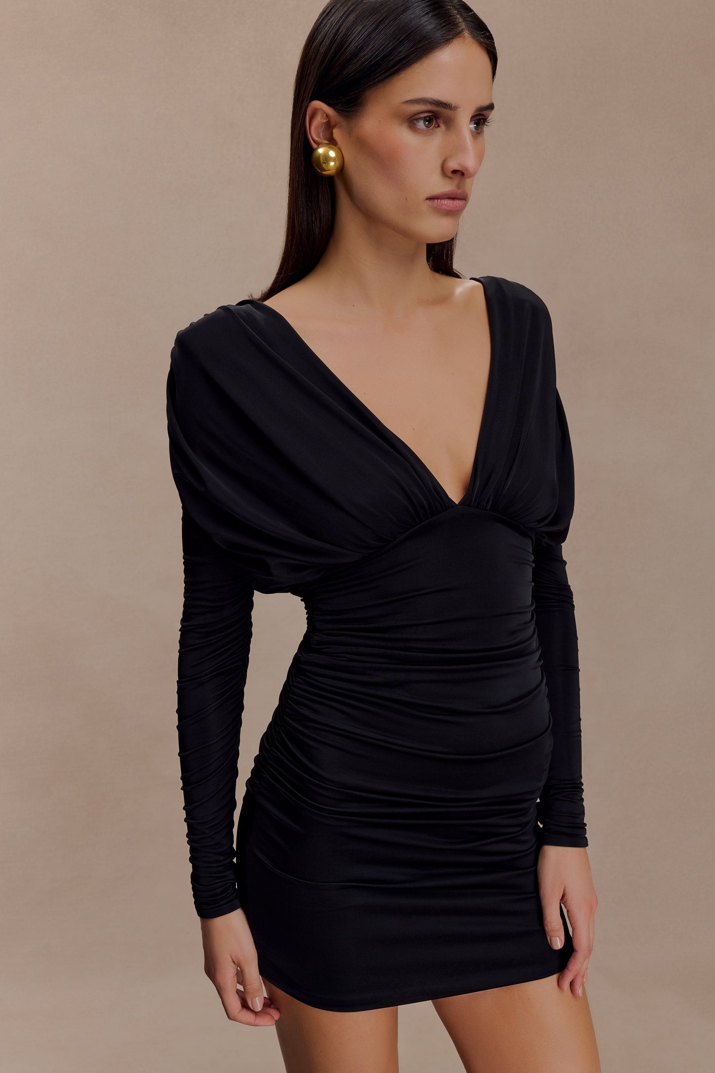 Robe mini Hayden à manches longues et décolleté plongeant - Noir