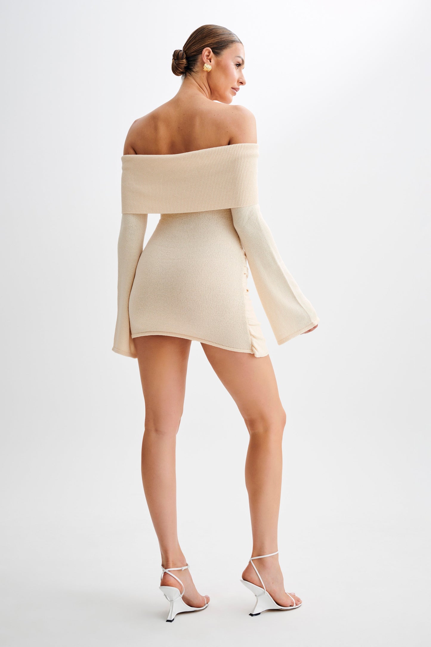 Mini-robe en tricot à nouer avec épaules dénudées Camryn - Crème Marle
