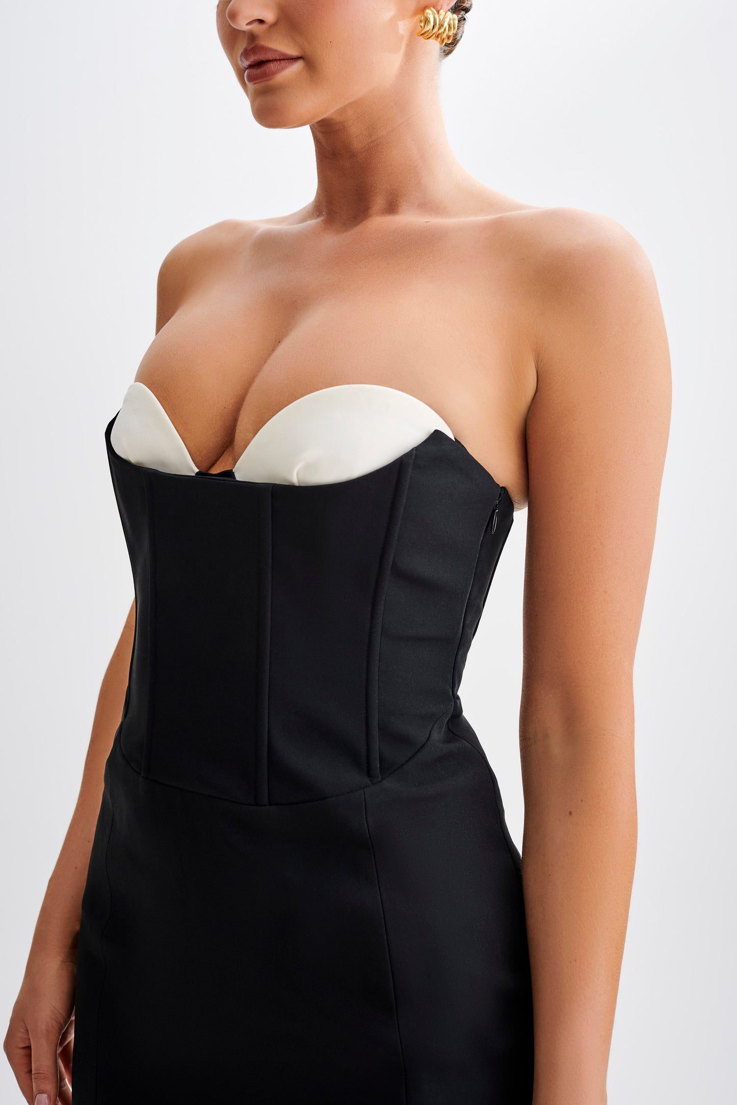 Deana, robe mini sans bretelles en tailleur contrastant - Noir